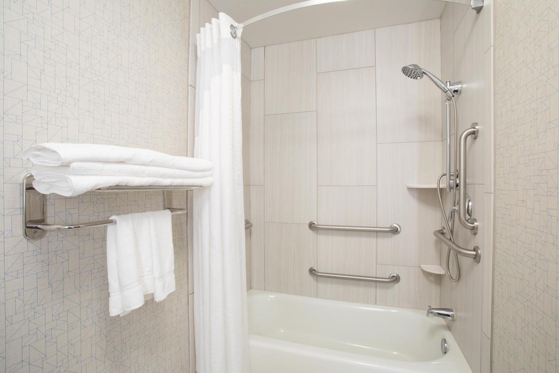 Holiday Inn Express Hotel & Suites Longmont by IHG photo 5