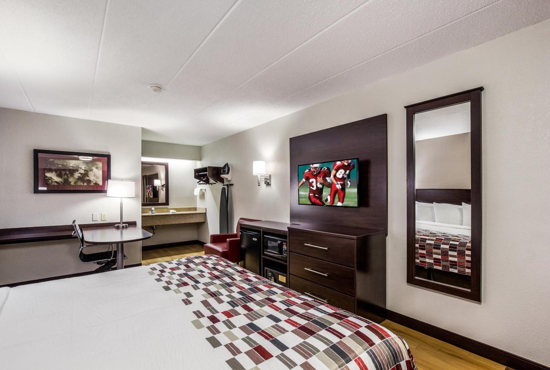Red Roof Inn Lexington photo 12