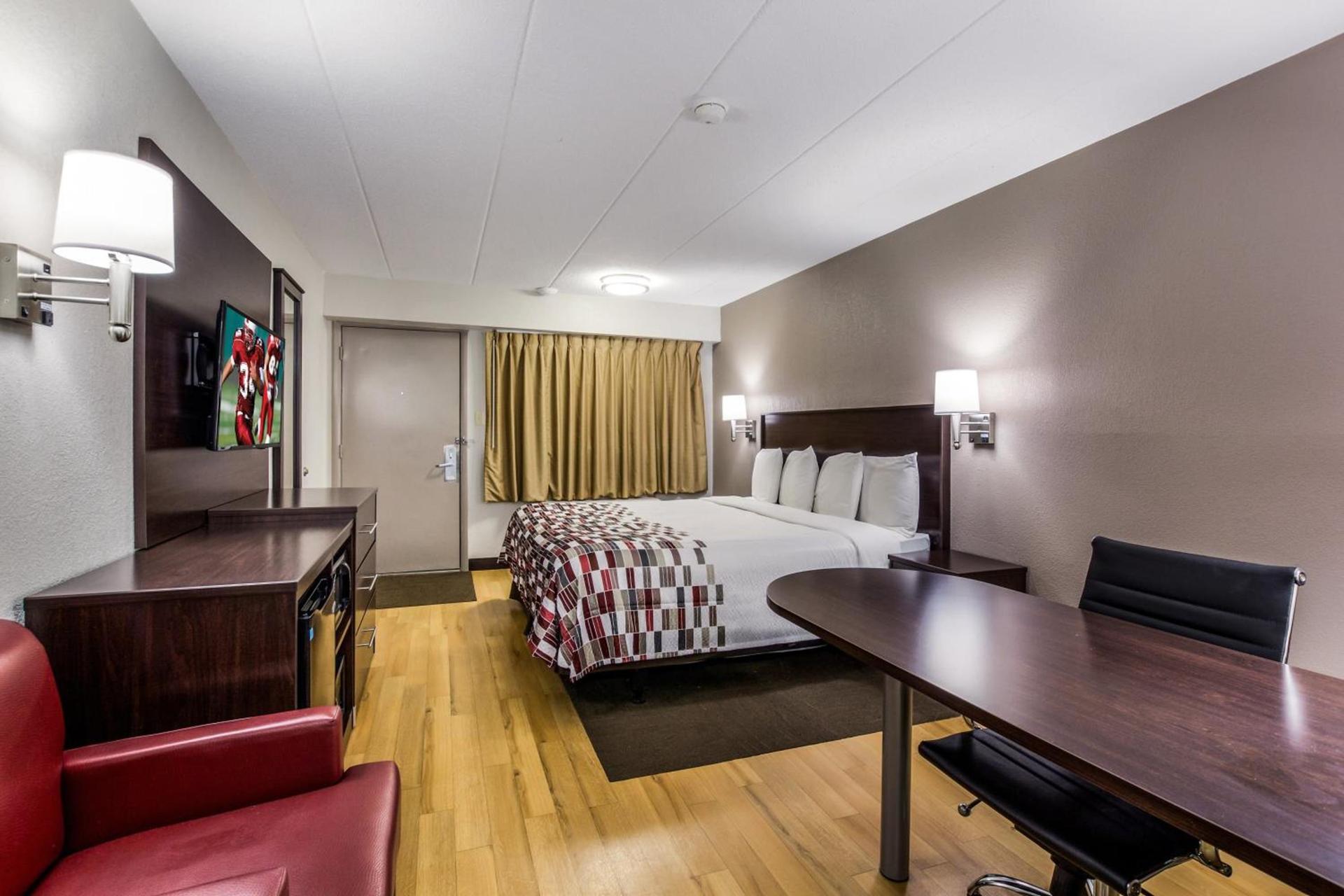 Red Roof Inn Lexington photo 11