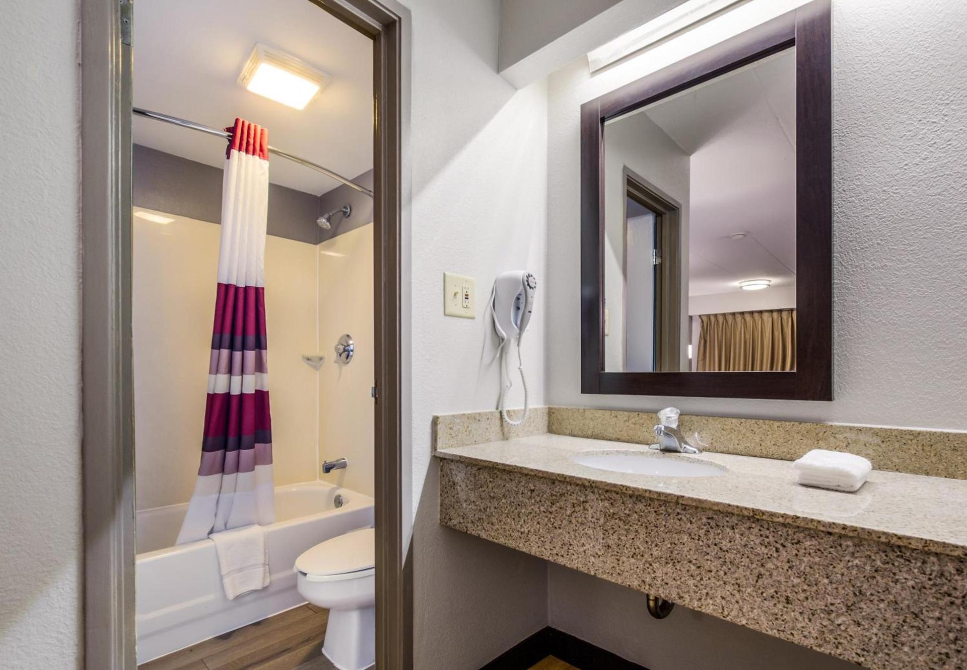 Red Roof Inn Lexington photo 24