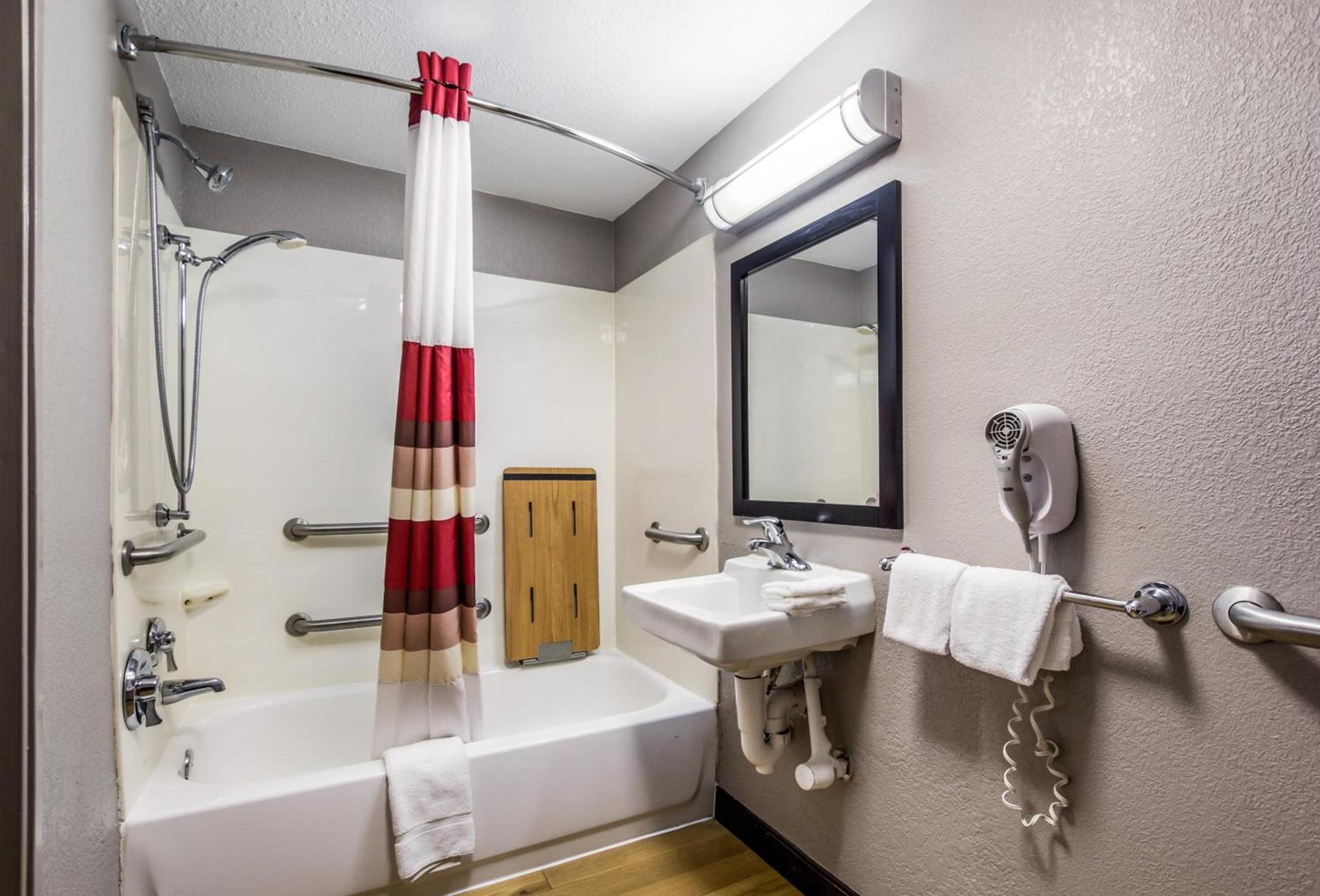 Red Roof Inn Lexington photo 26