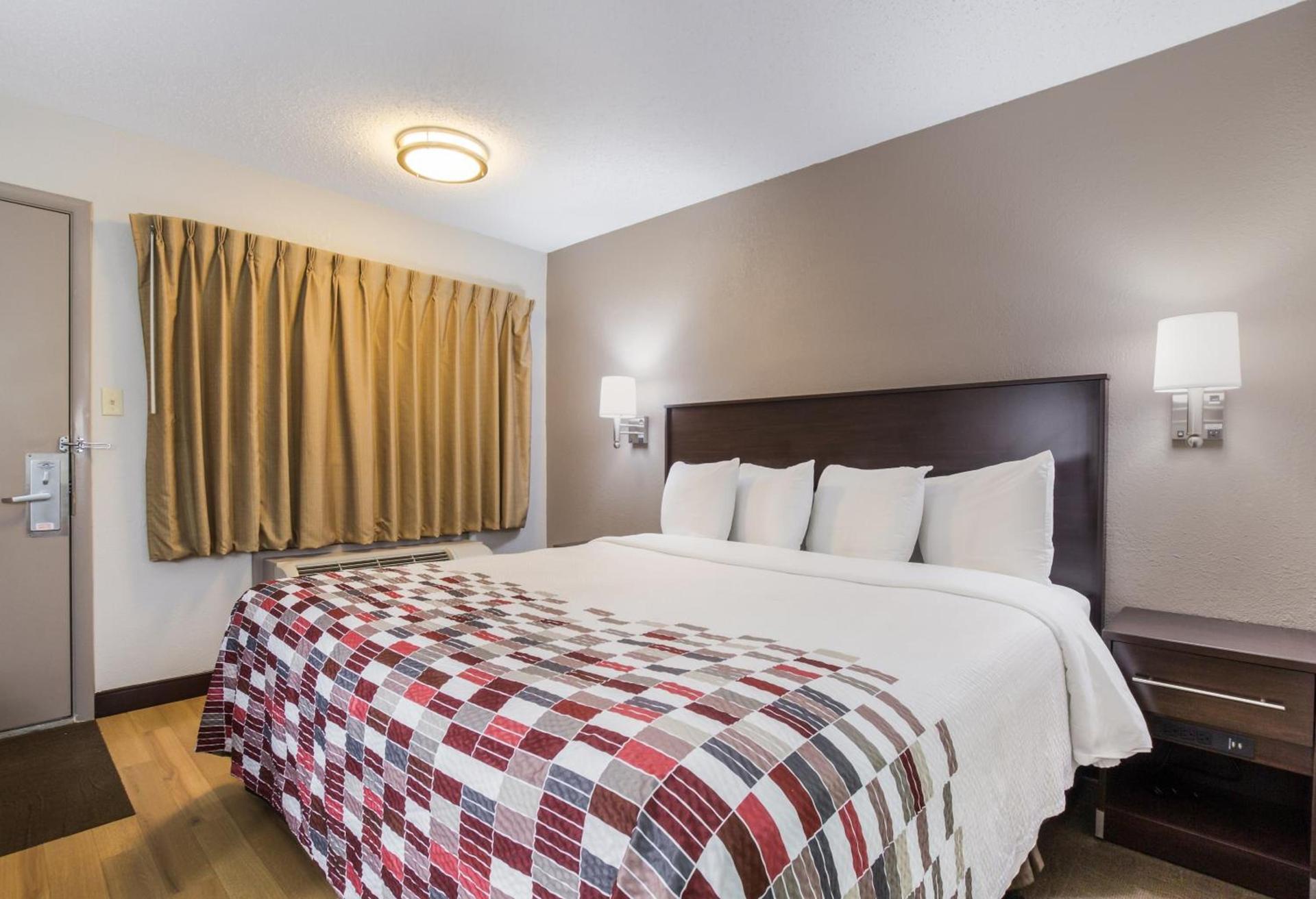 Red Roof Inn Lexington photo 17