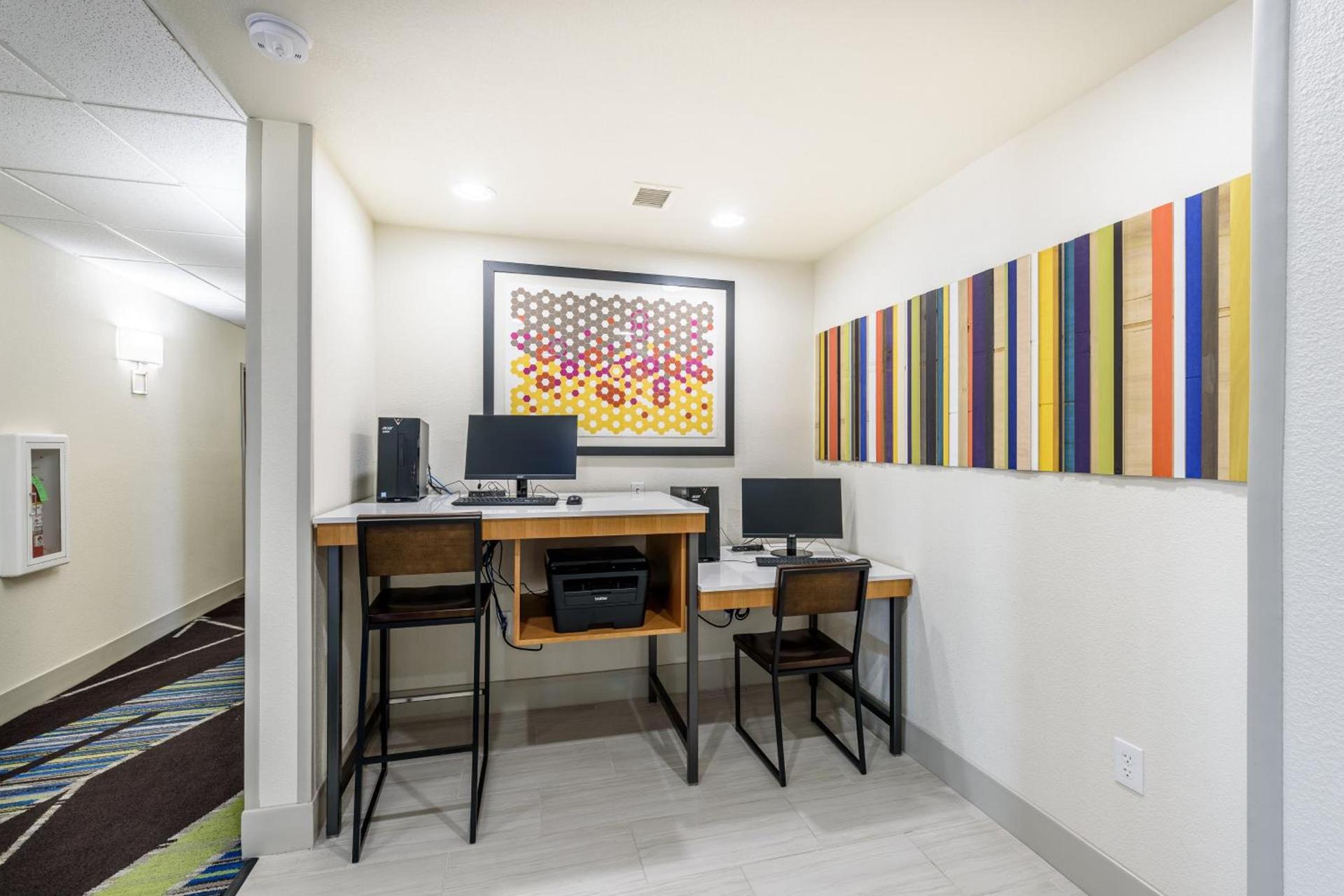 Holiday Inn Express Hotel and Suites Bastrop by IHG photo 16