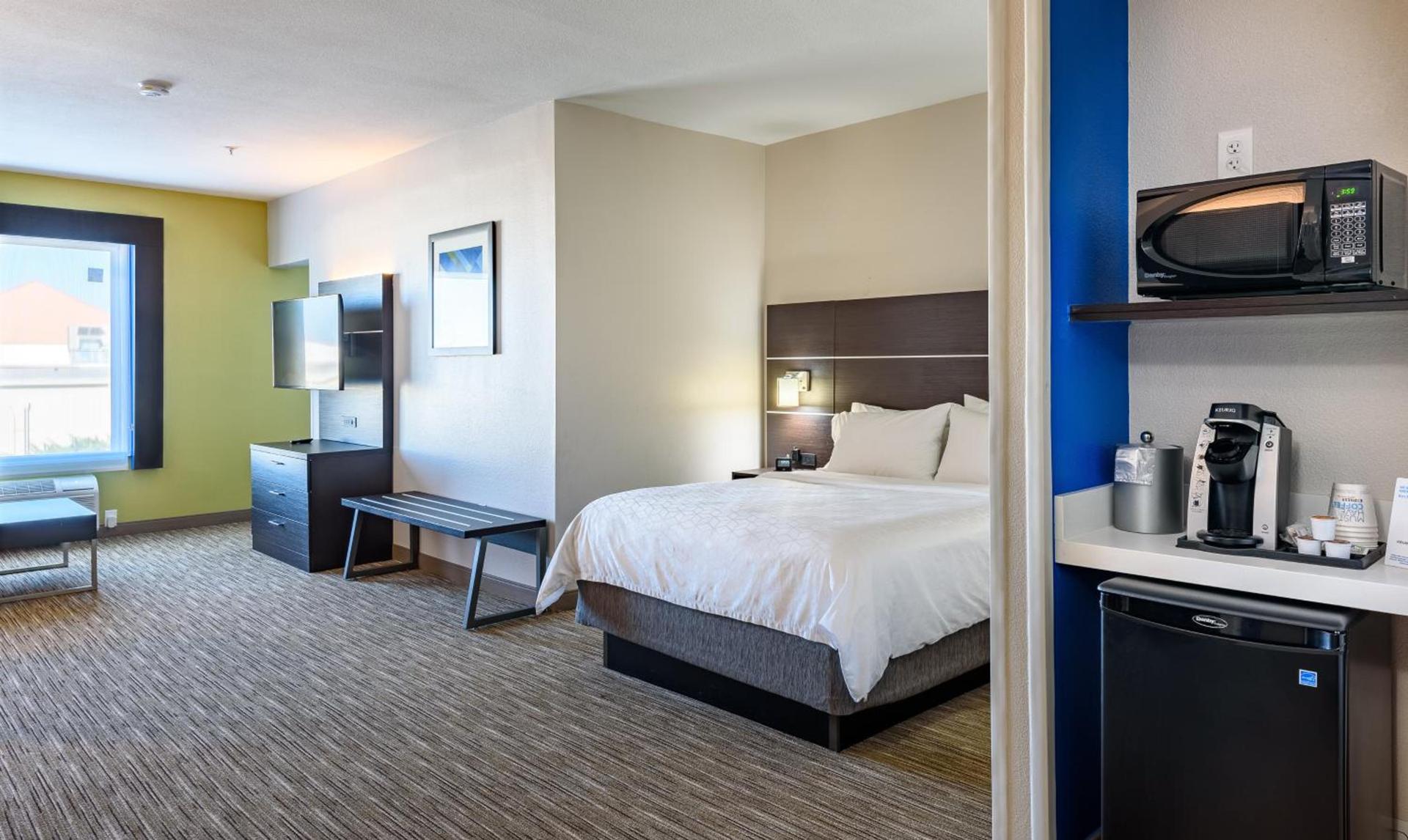 Holiday Inn Express Hotel and Suites Bastrop by IHG photo 33