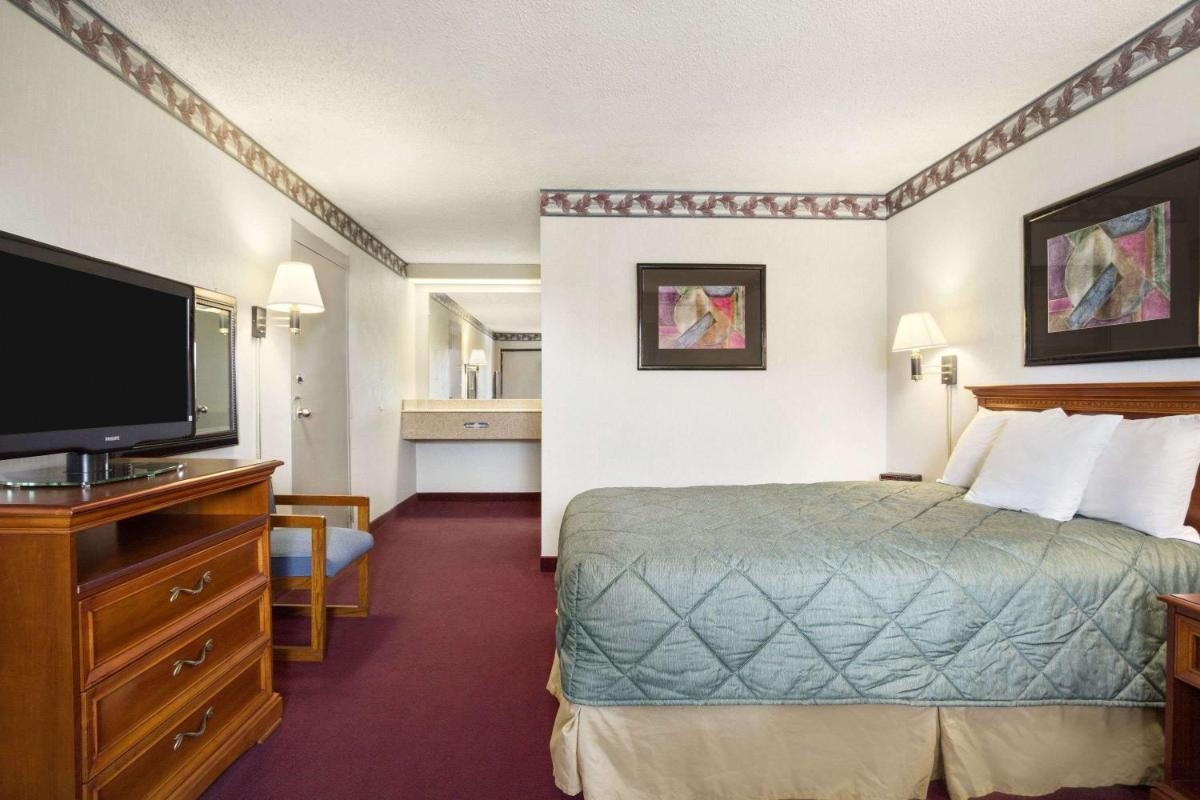 Ramada by Wyndham Batesville photo 8
