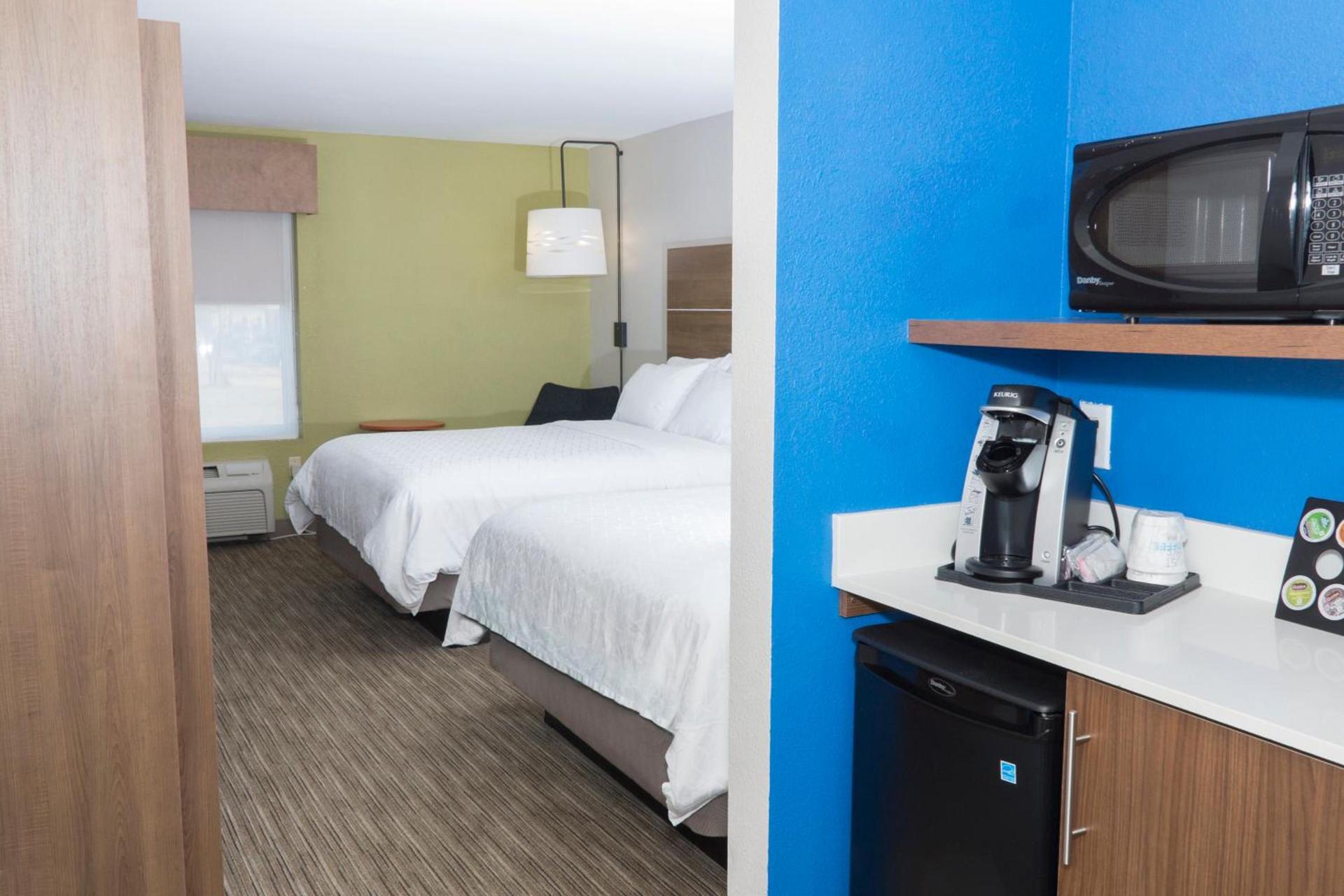 Holiday Inn Express Hotel & Suites Madison by IHG photo 65