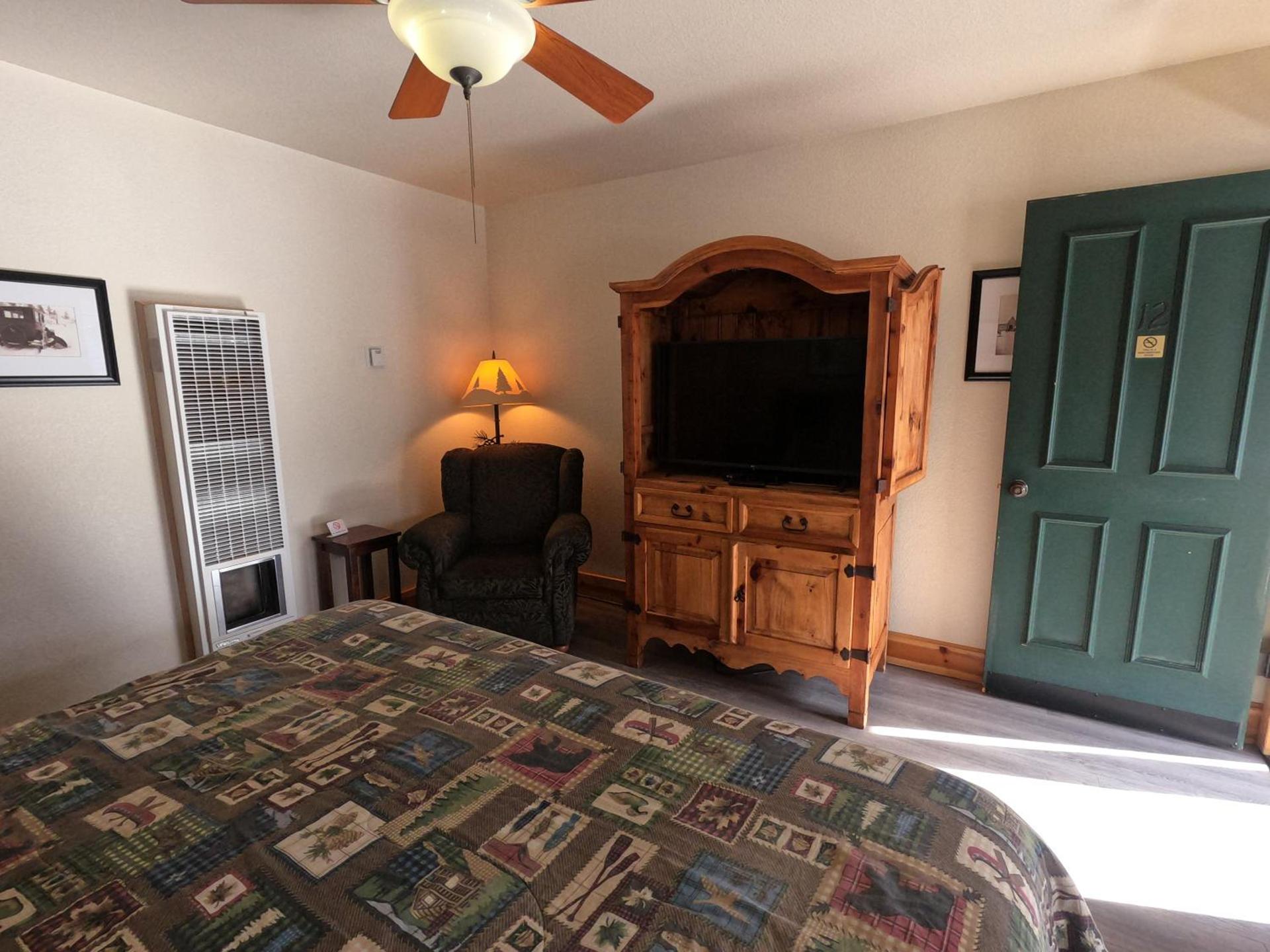 CREEKSIDE LODGE photo 12