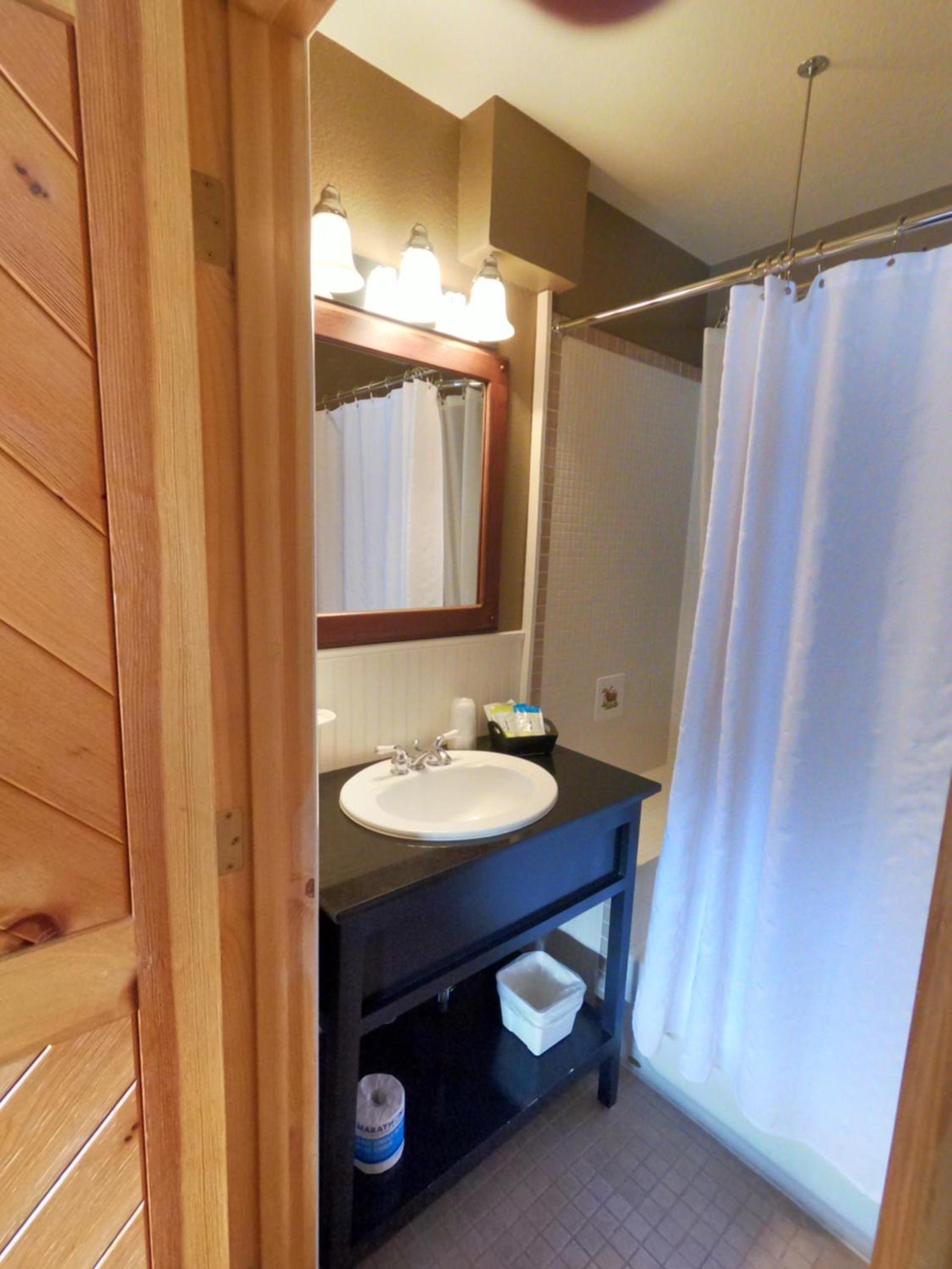 CREEKSIDE LODGE photo 10