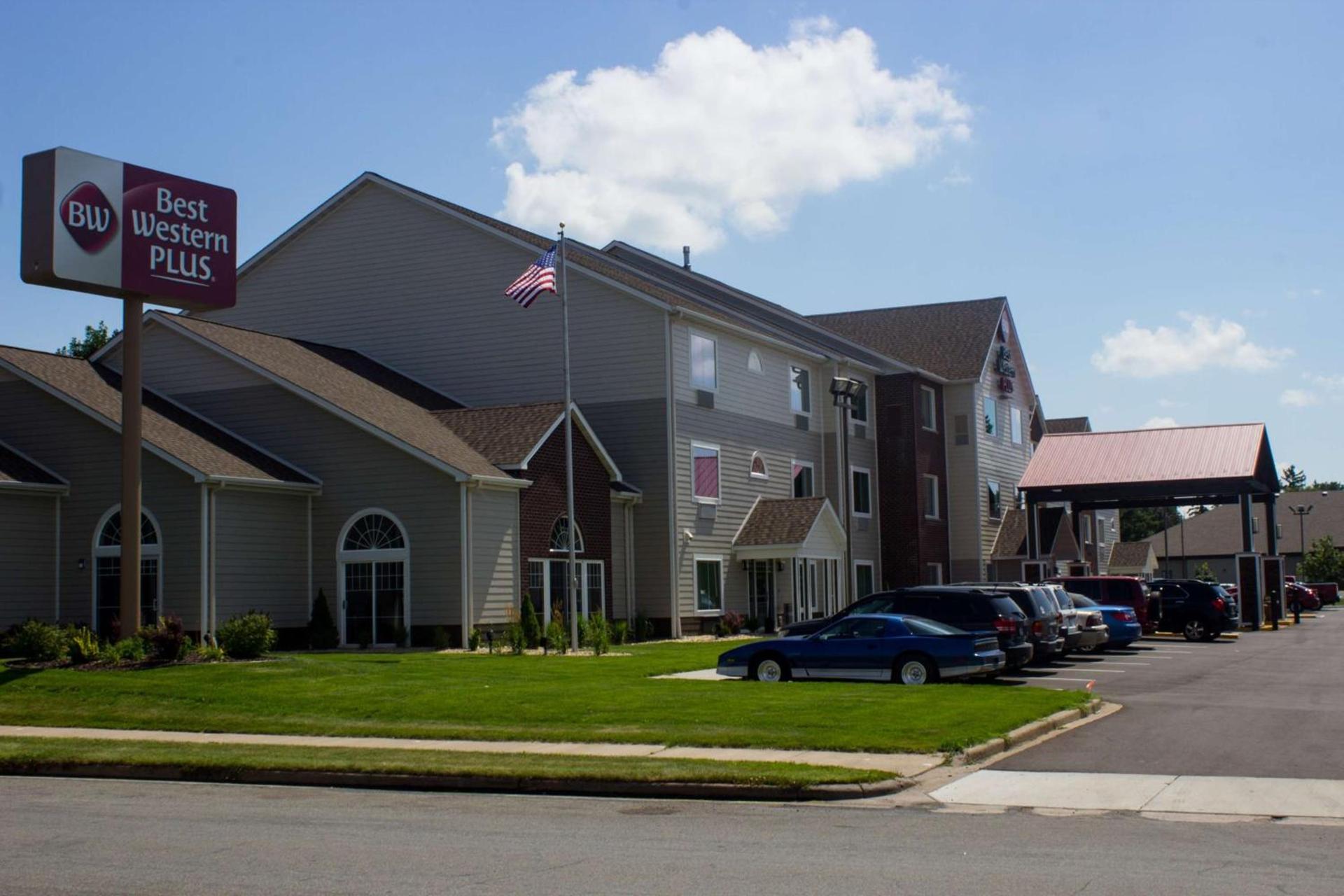 BEST WESTERN Plus Menomonie Inn & Suites photo 2
