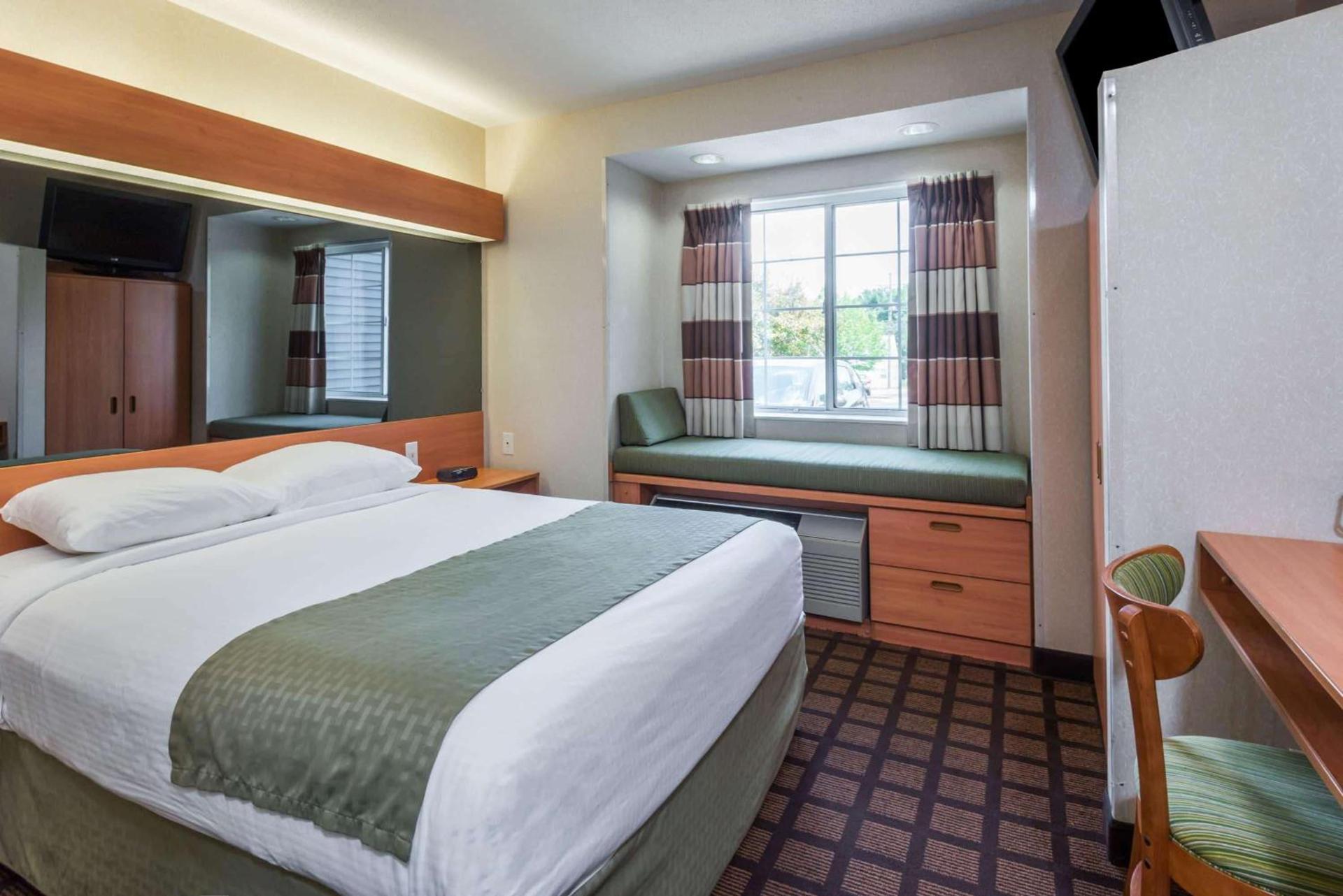 Microtel Inn & Suites by Wyndham Uncasville Casino Area photo 21