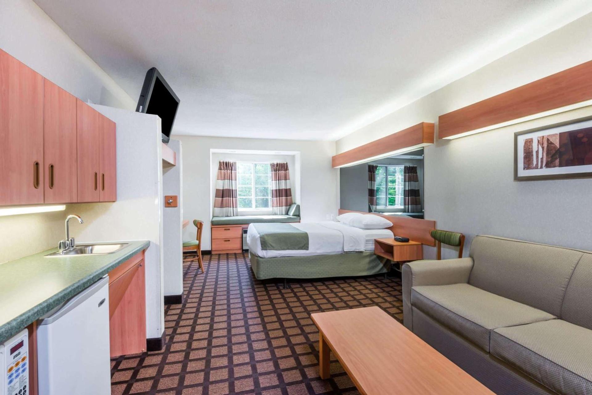Microtel Inn & Suites by Wyndham Uncasville Casino Area photo 22