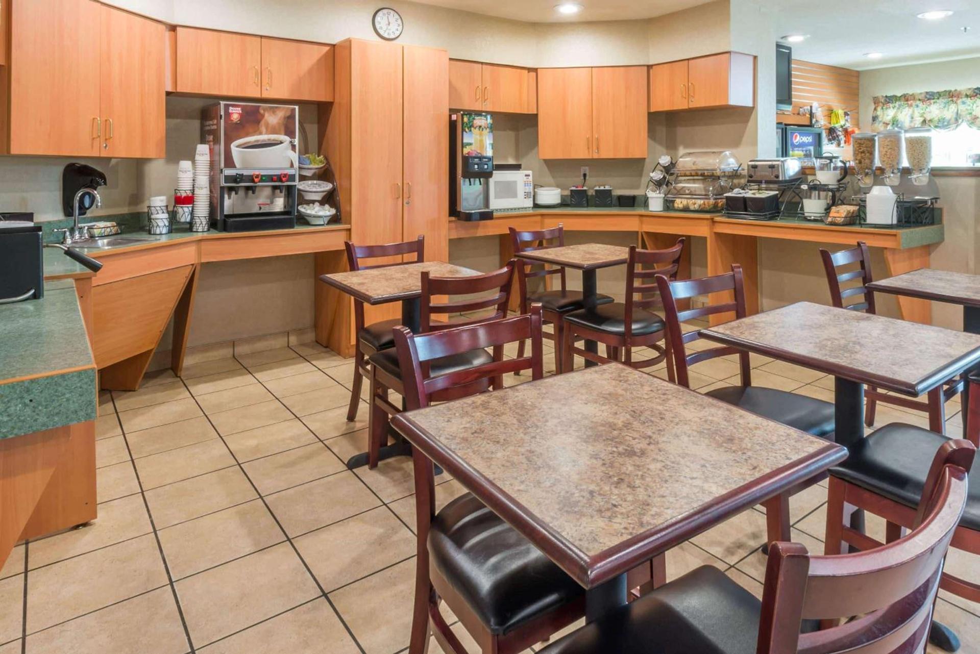 Microtel Inn & Suites by Wyndham Uncasville Casino Area photo 23