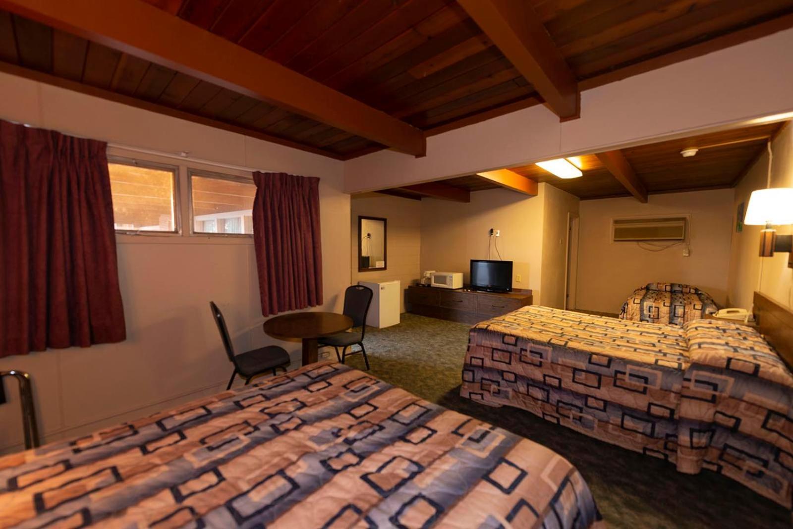Cedar Inn photo 66