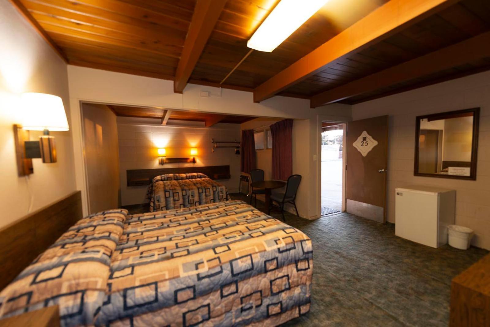 Cedar Inn photo 72