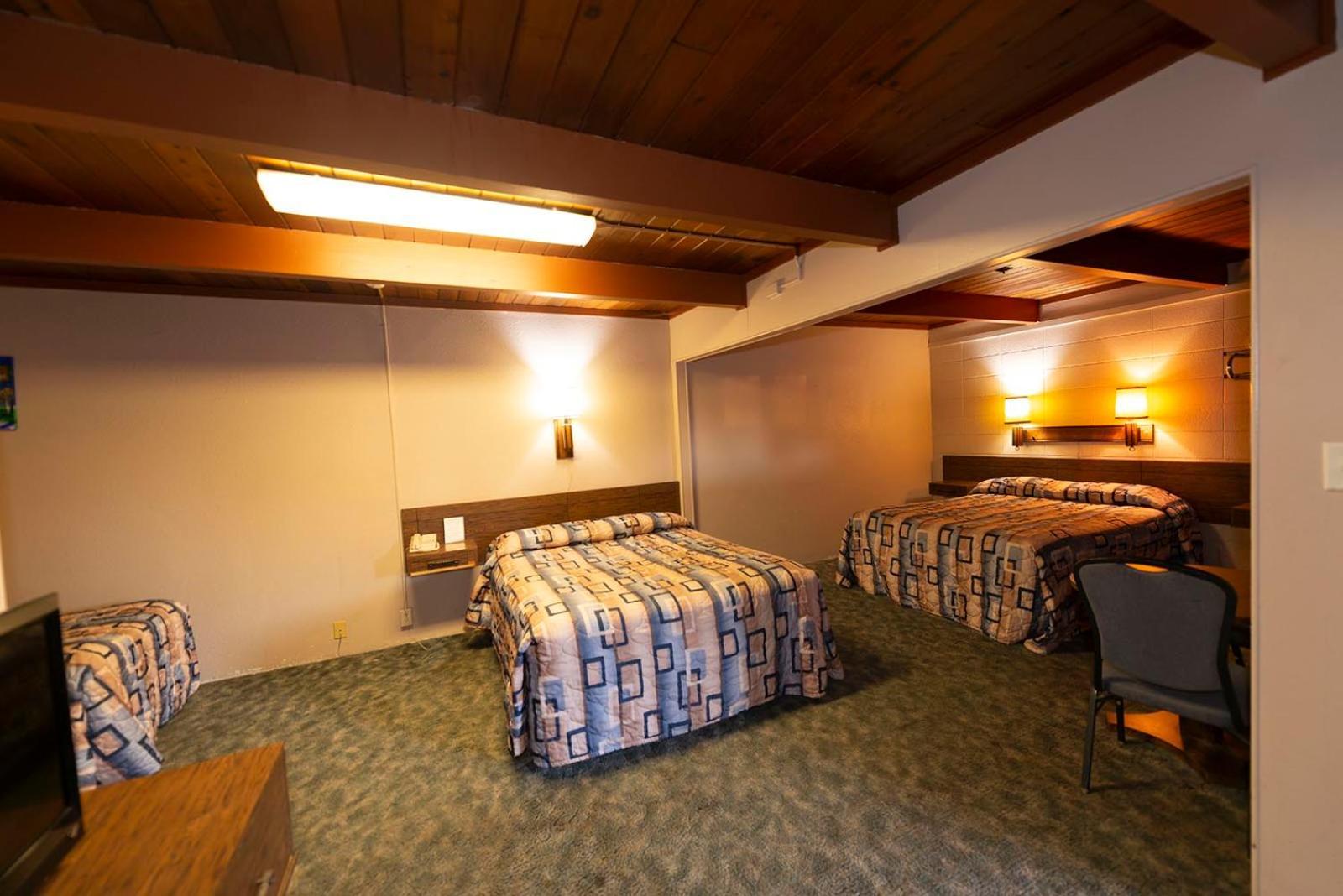 Cedar Inn photo 64
