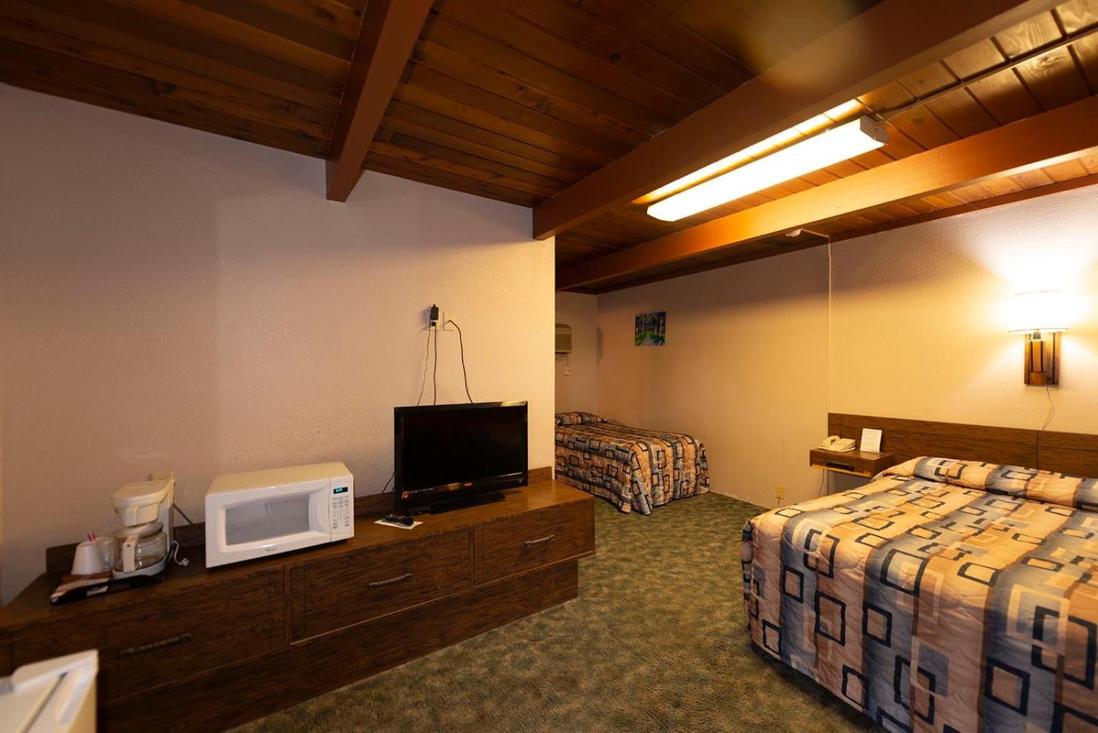 Cedar Inn photo 67