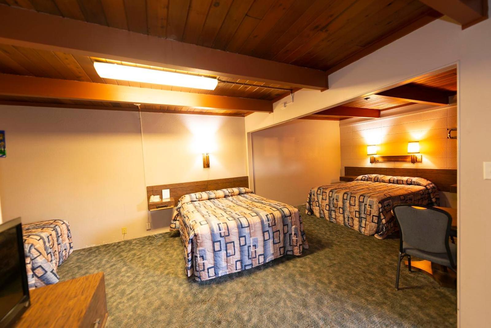 Cedar Inn photo 65
