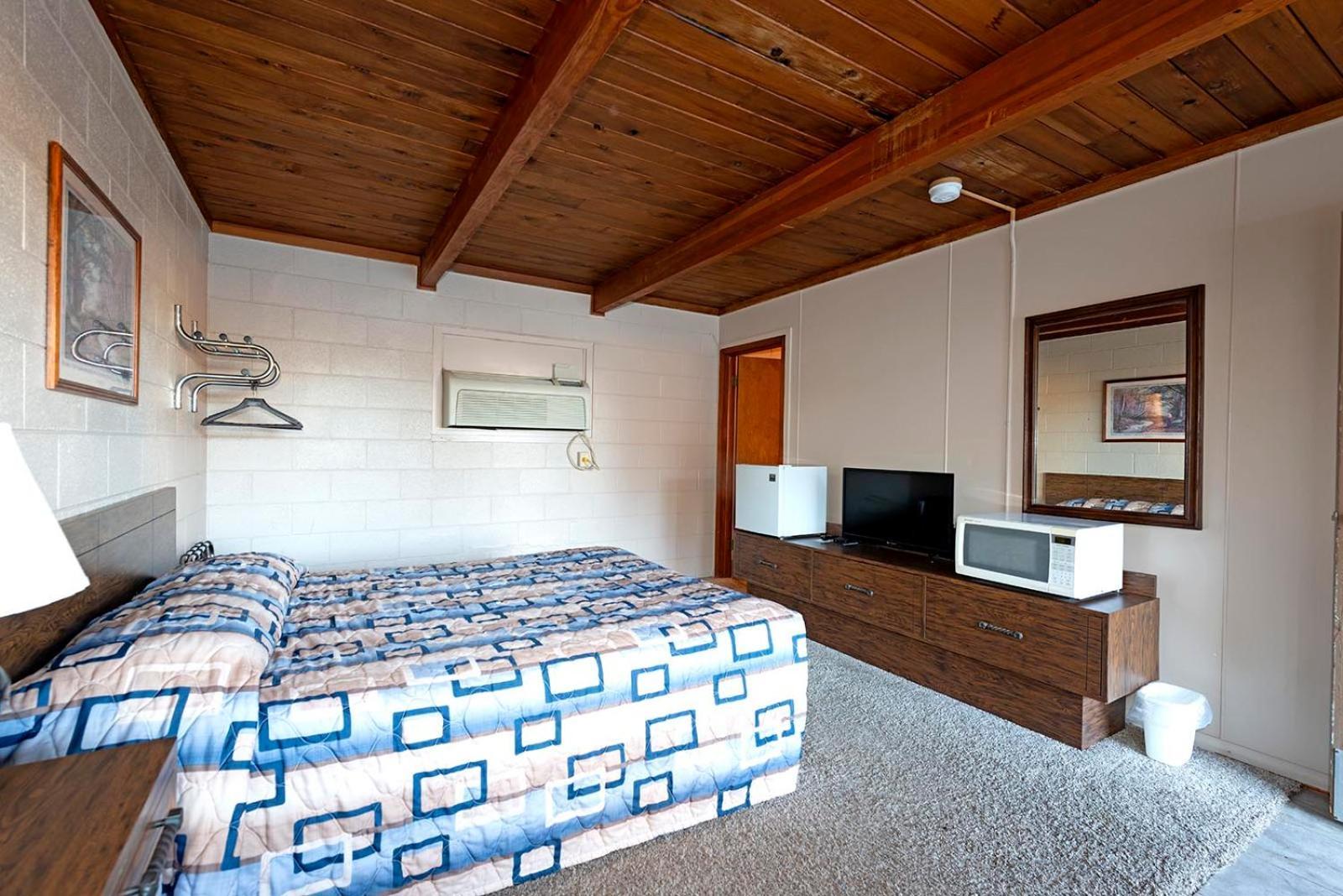 Cedar Inn photo 63