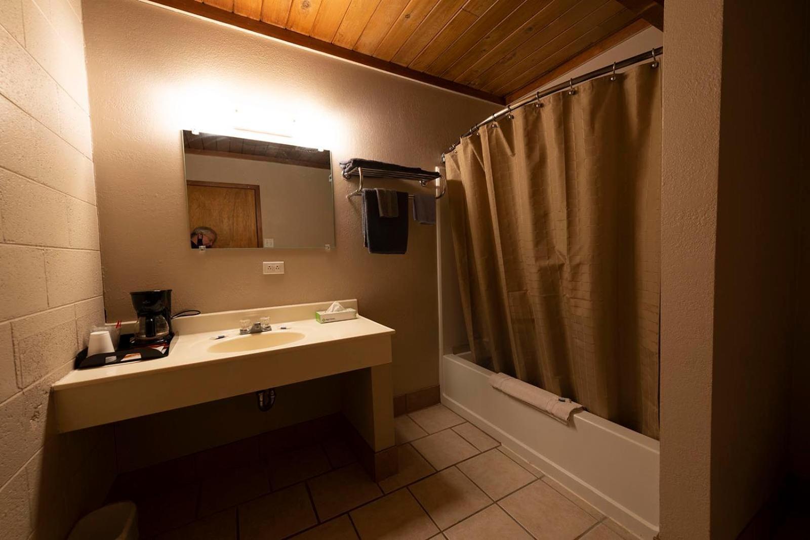 Cedar Inn photo 13