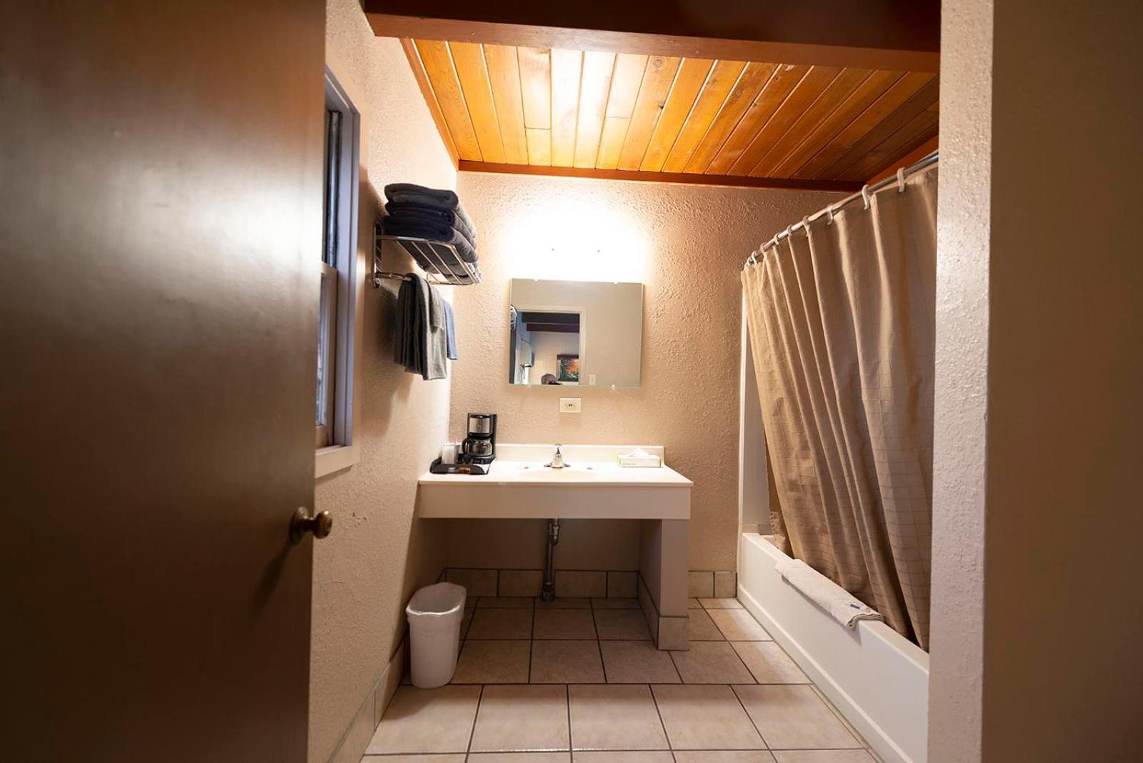 Cedar Inn photo 38