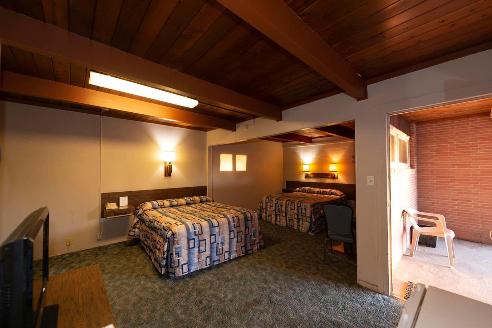 Cedar Inn photo 41