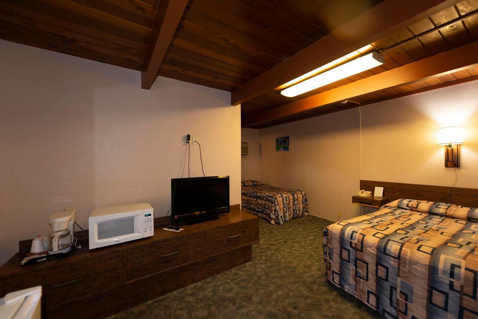 Cedar Inn photo 42