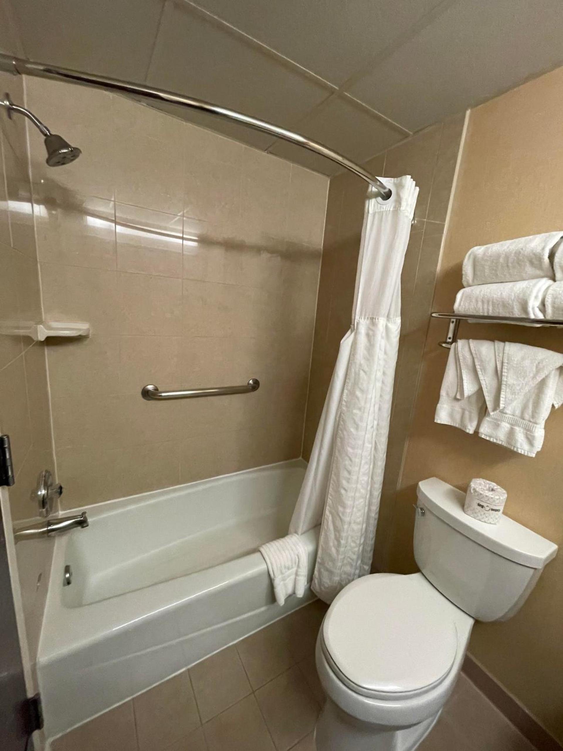Comfort Inn Ballston photo 45