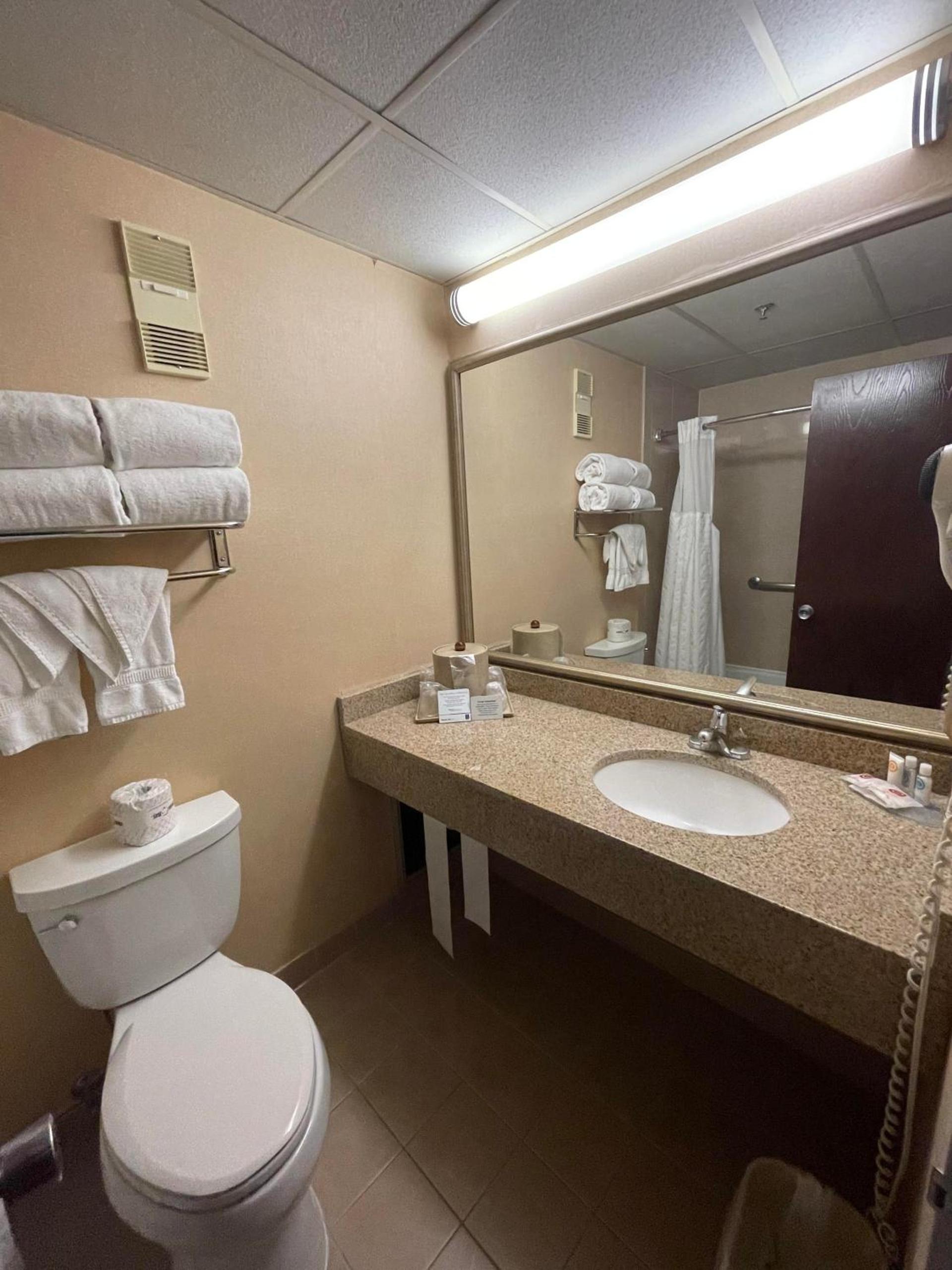 Comfort Inn Ballston photo 44