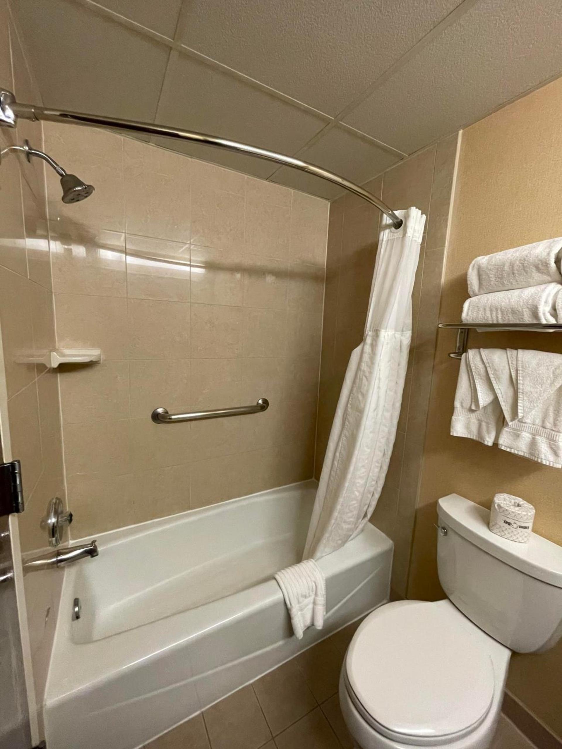 Comfort Inn Ballston photo 46