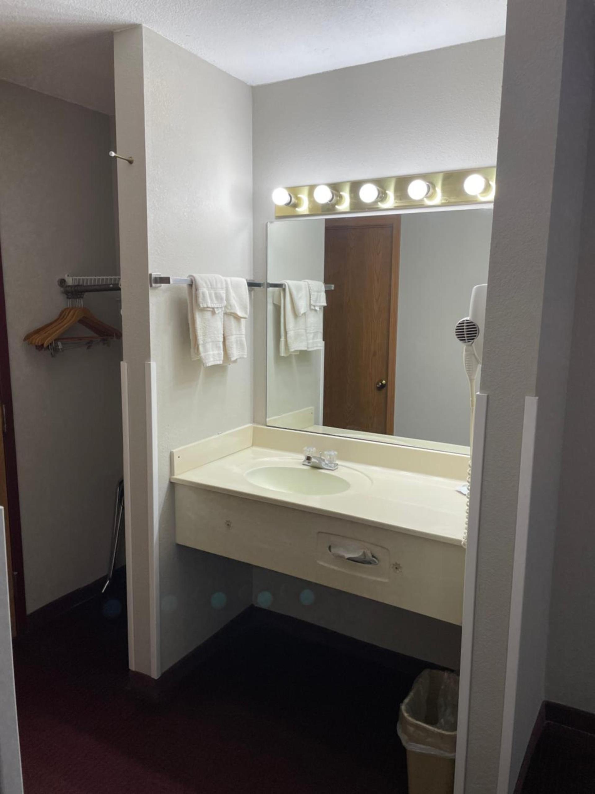 Scenic Hills Inn photo 11
