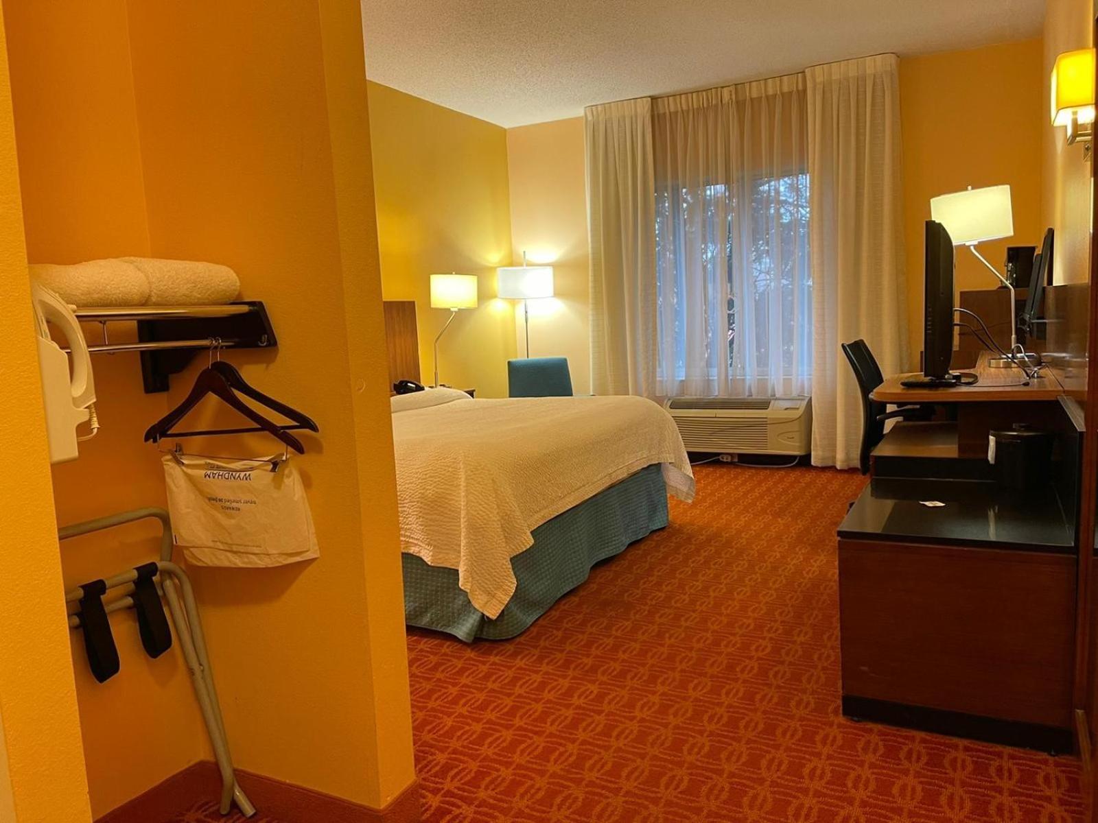 Baymont by Wyndham Chambersburg photo 43