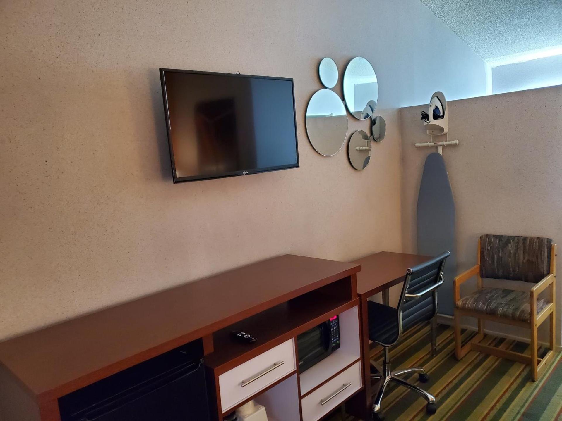 Howard Johnson by Wyndham Phoenix Airport/Downtown Area photo 32
