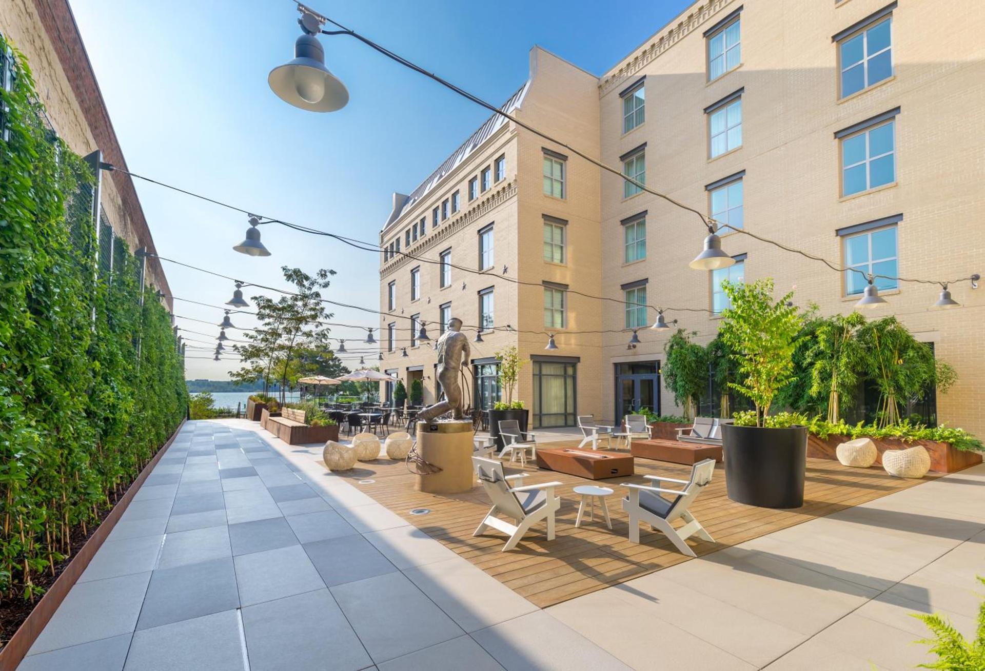 Hotel Indigo Old Town Alexandria by IHG photo 4
