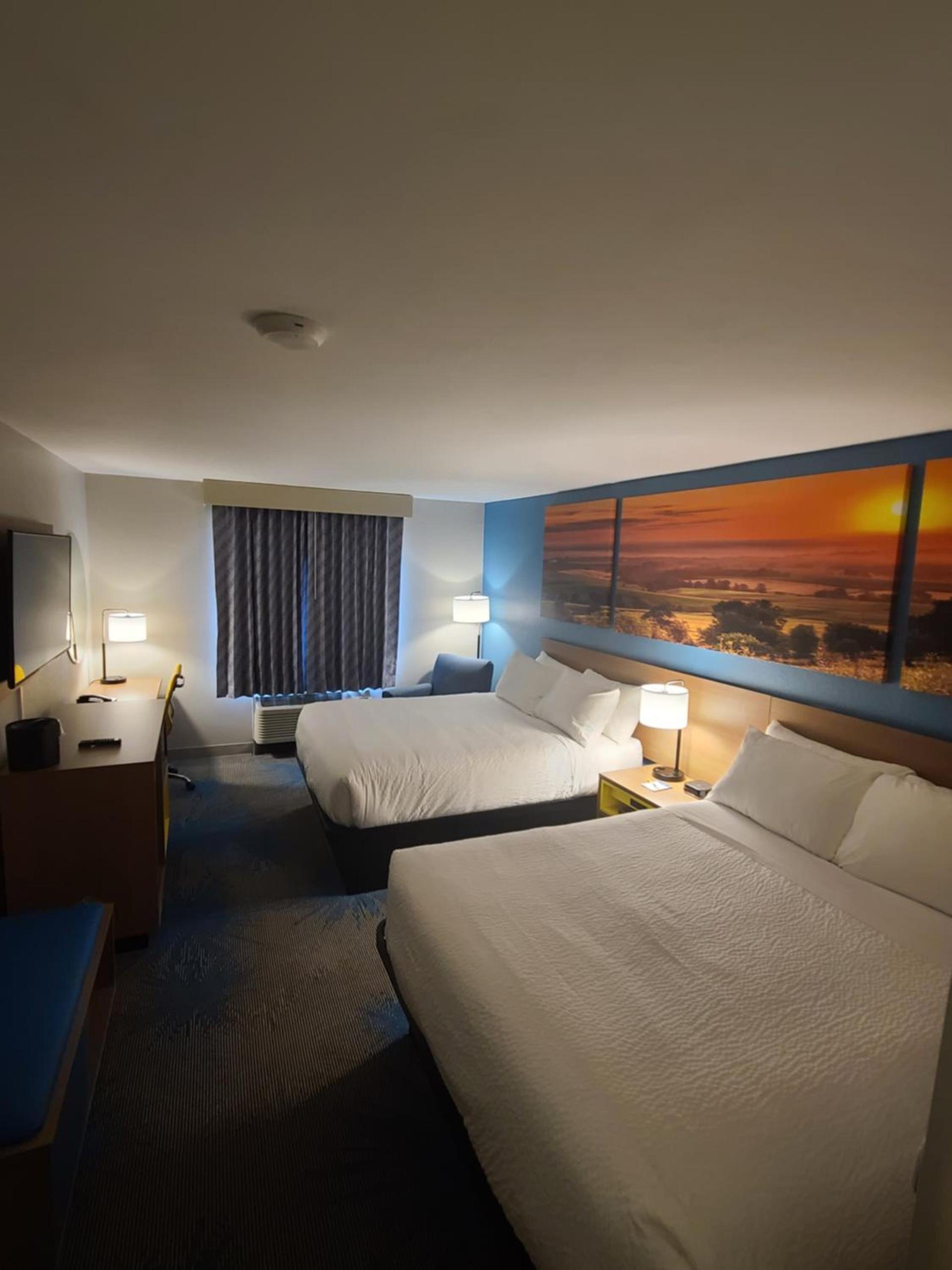 Days Inn by Wyndham Johnson Creek photo 9