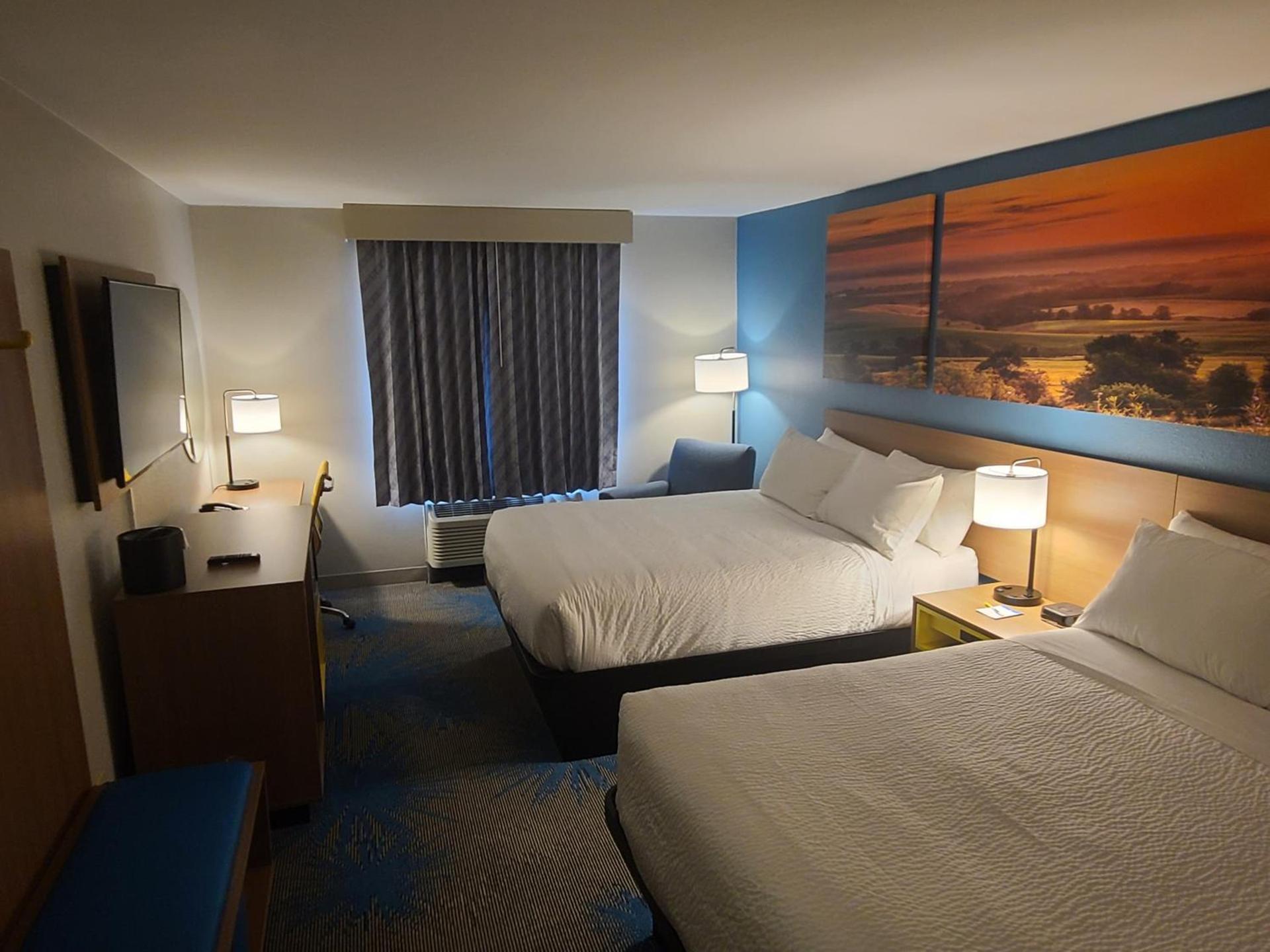 Days Inn by Wyndham Johnson Creek photo 8