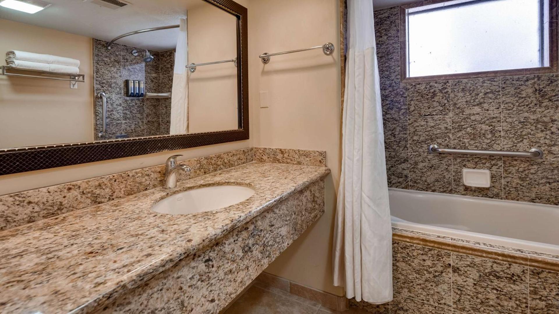 Best Western Plus Arroyo Roble Hotel & Creekside Villas photo 84