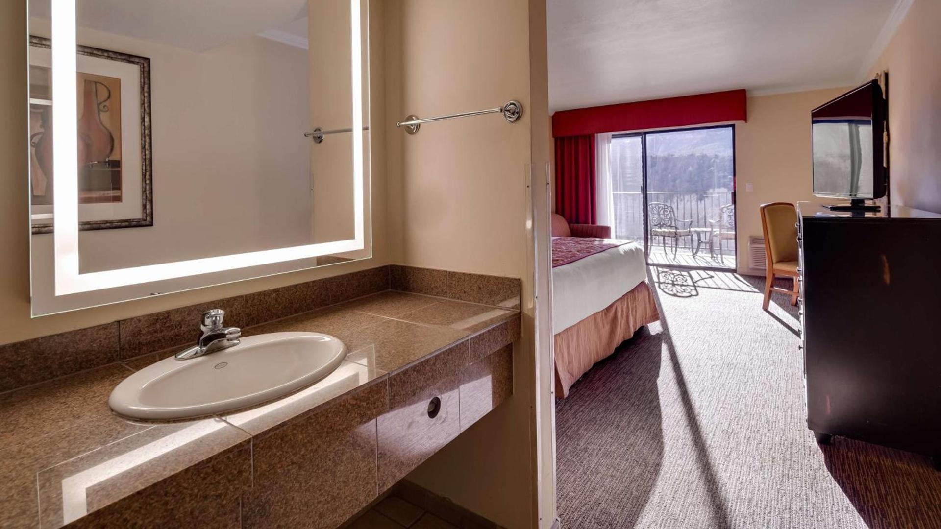 Best Western Plus Arroyo Roble Hotel & Creekside Villas photo 83