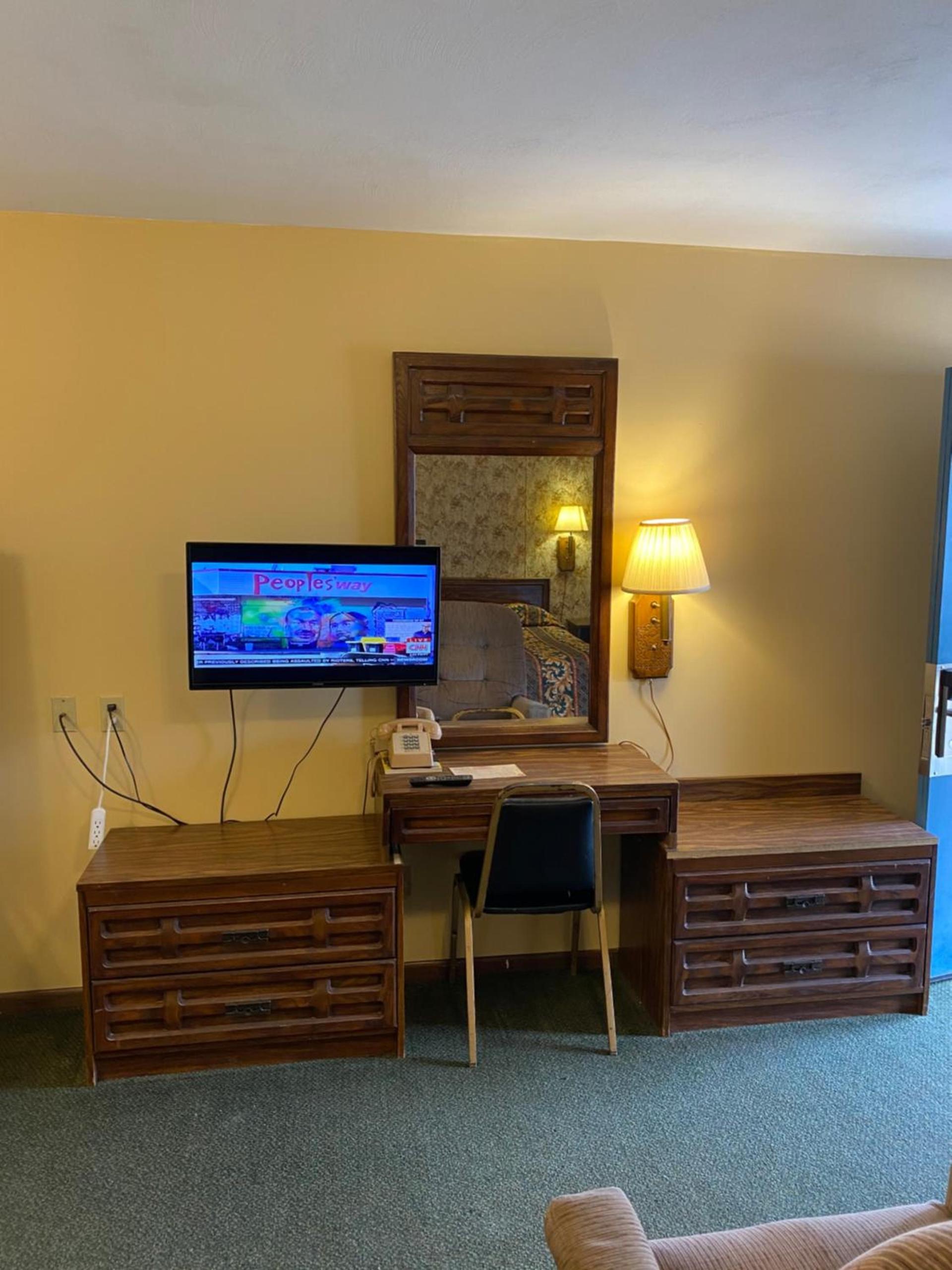 Burr Oak Motel photo 48