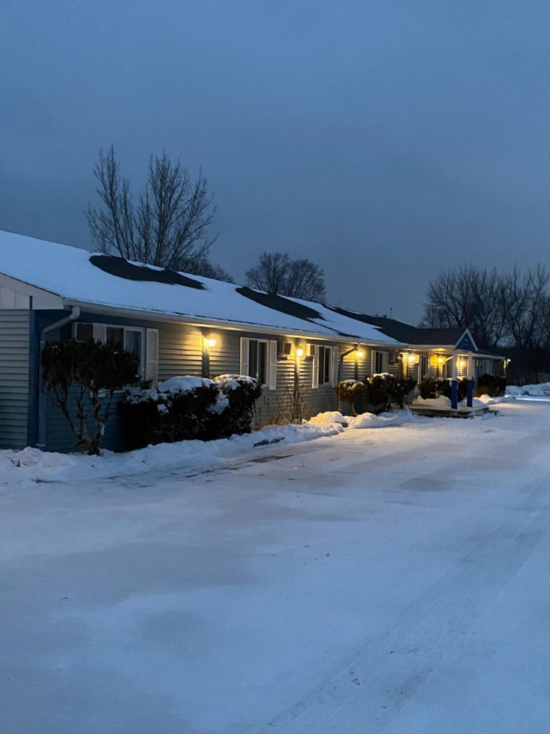 Burr Oak Motel photo 47