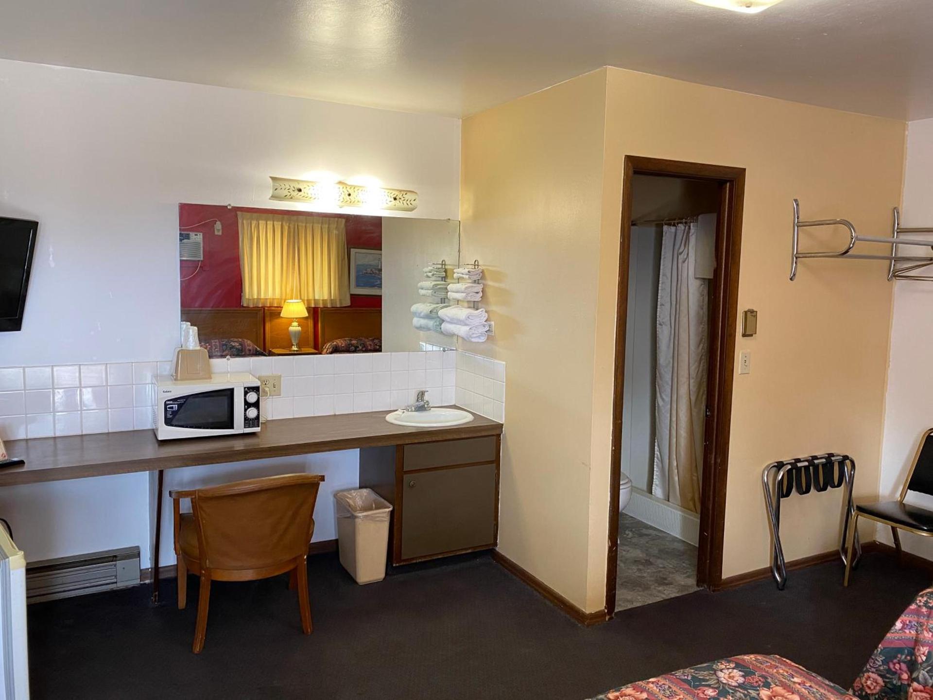 Burr Oak Motel photo 43