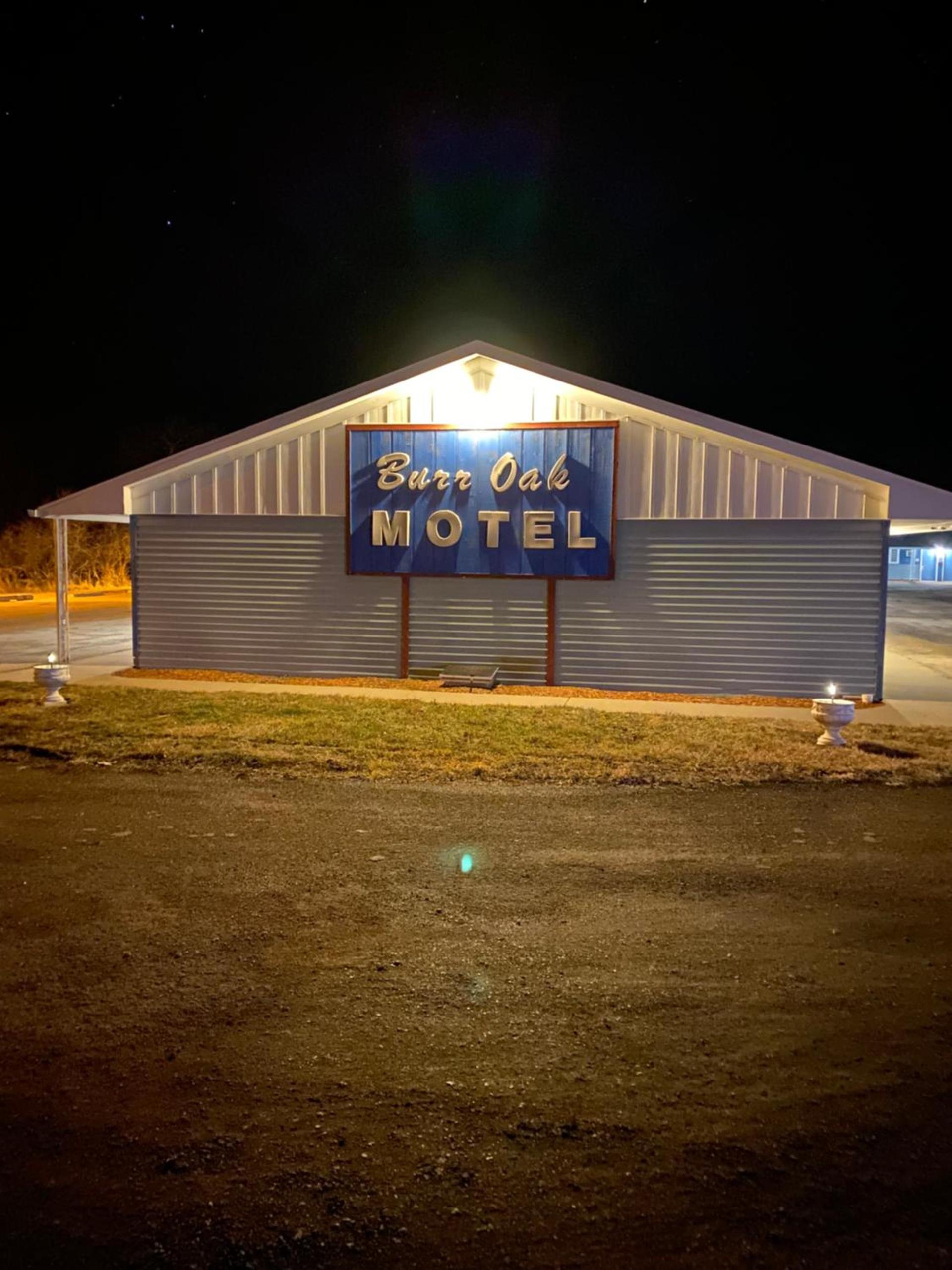 Burr Oak Motel photo 44