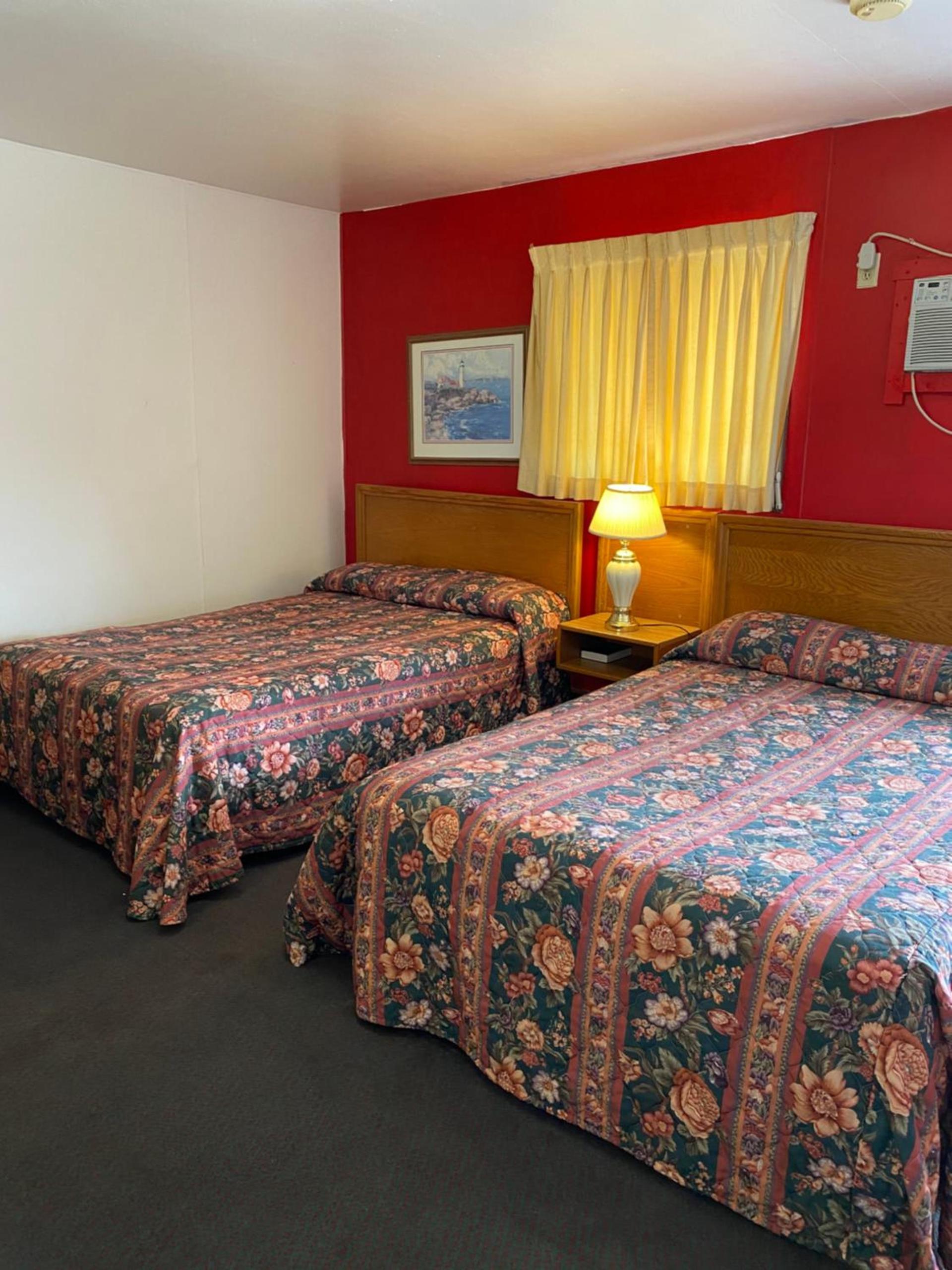 Burr Oak Motel photo 40