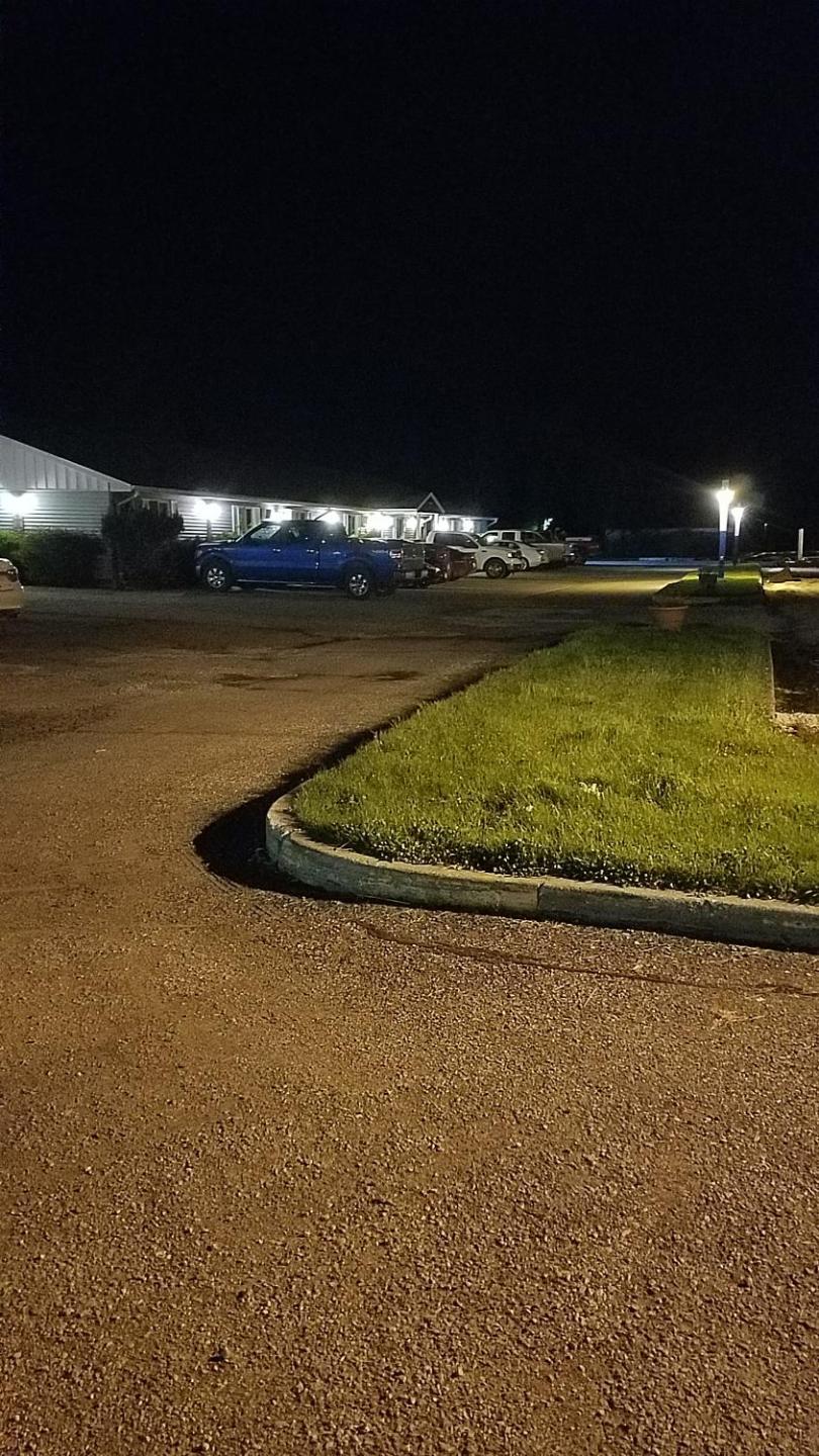 Burr Oak Motel photo 36