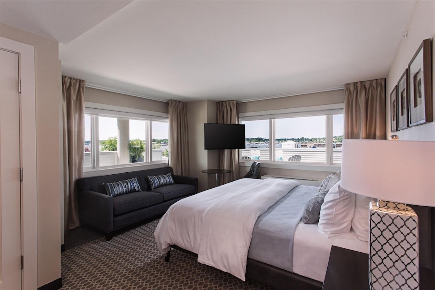 Fathoms Hotel & Marina photo 10