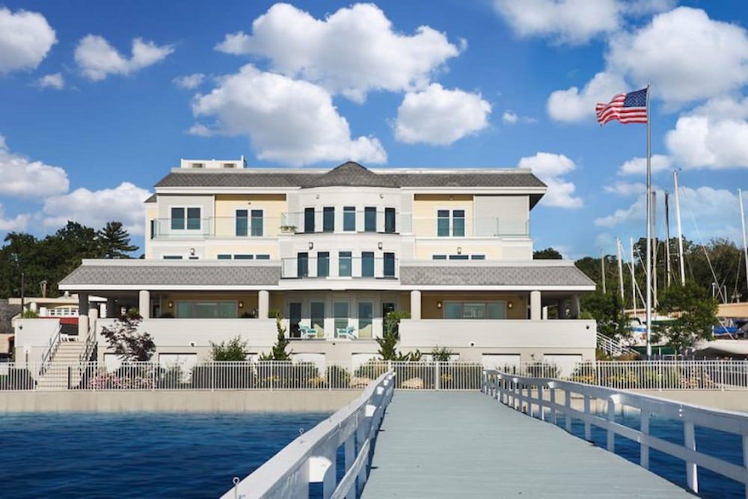 Fathoms Hotel & Marina photo 1