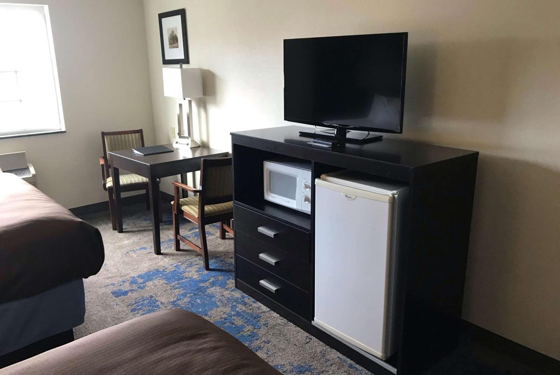 AmericInn by Wyndham Maquoketa photo 29