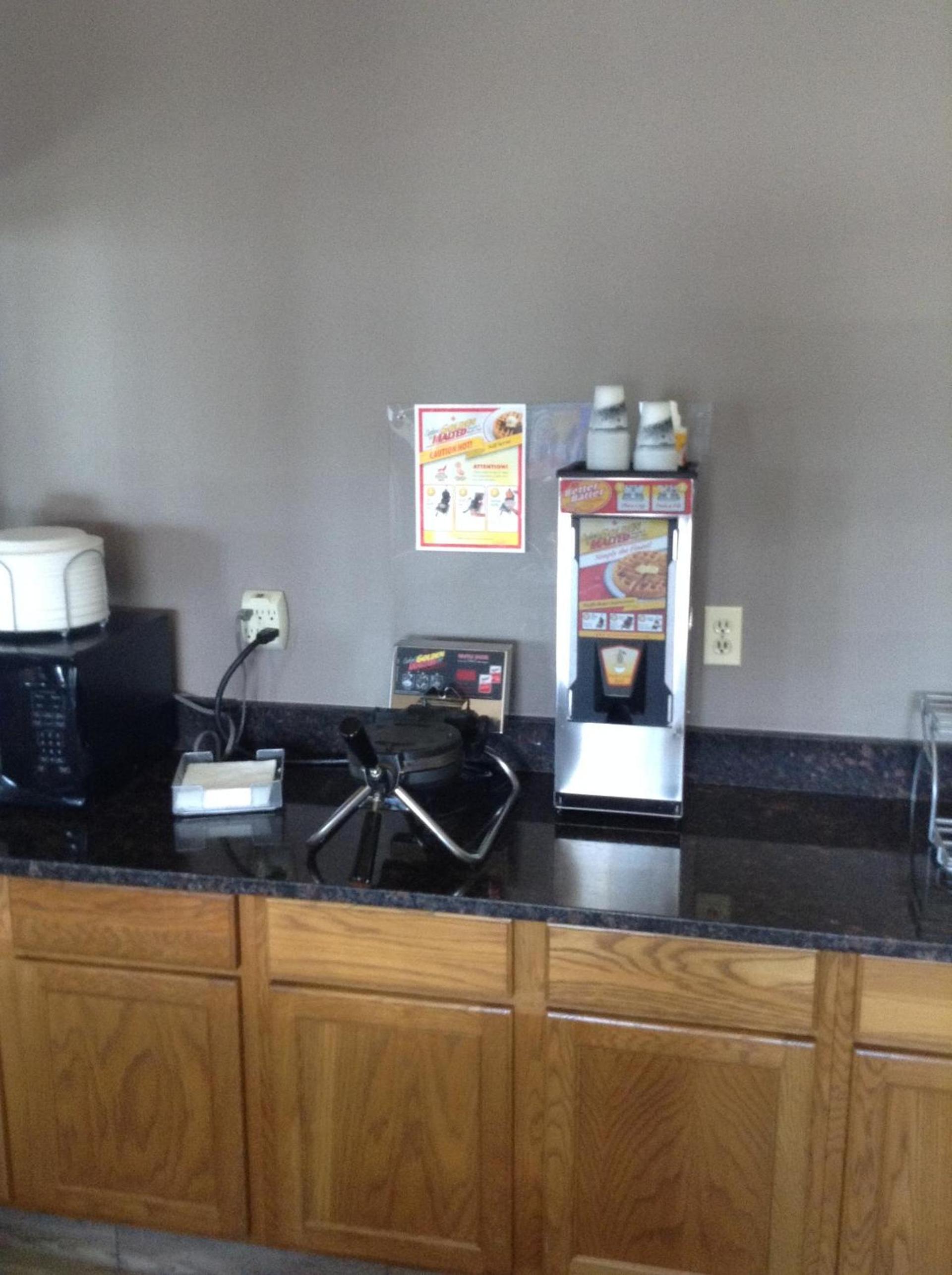 Super 8 by Wyndham Carroll/East photo 8