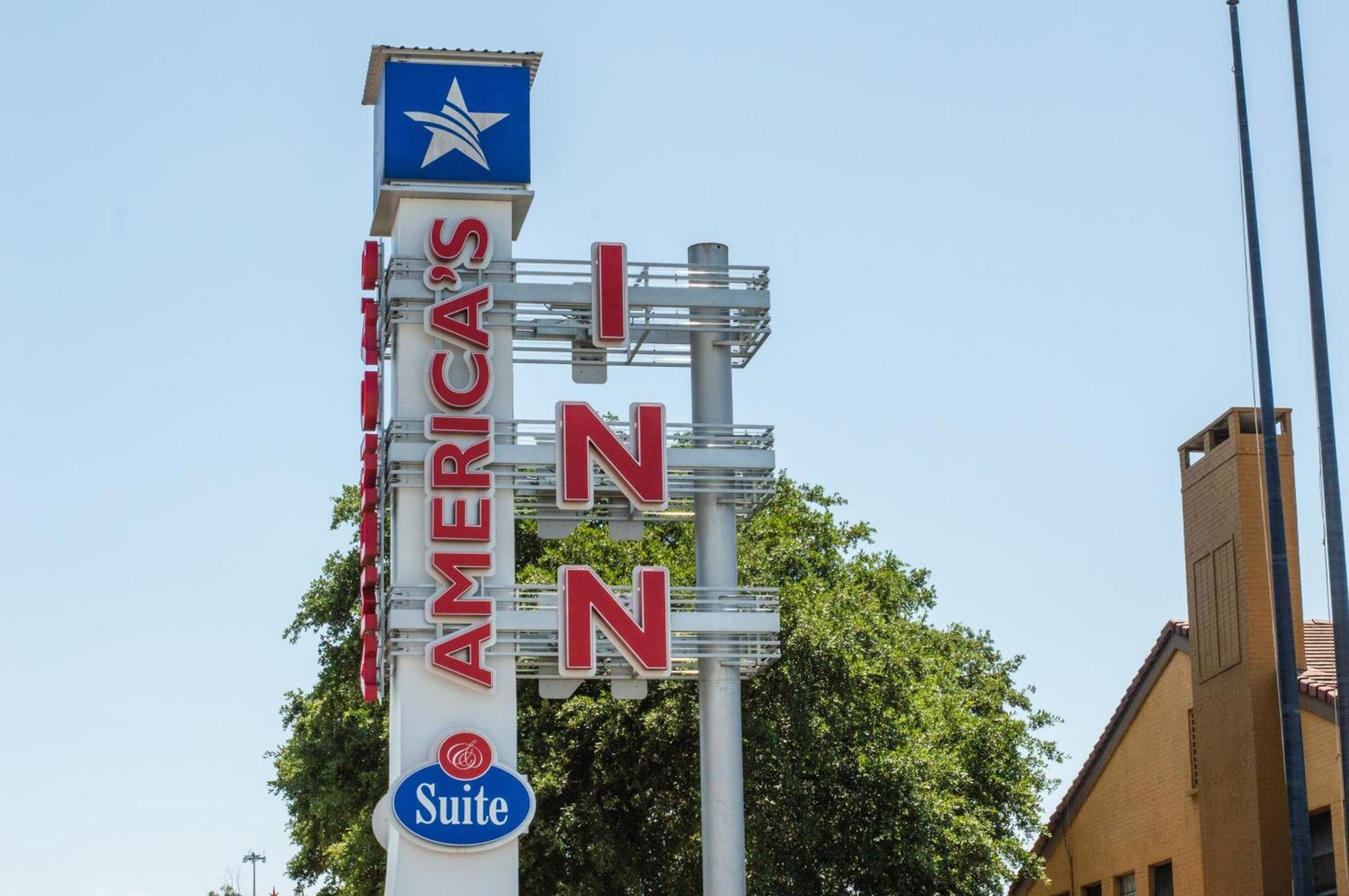 America's Inn Houston/Stafford /Sugarland photo 3