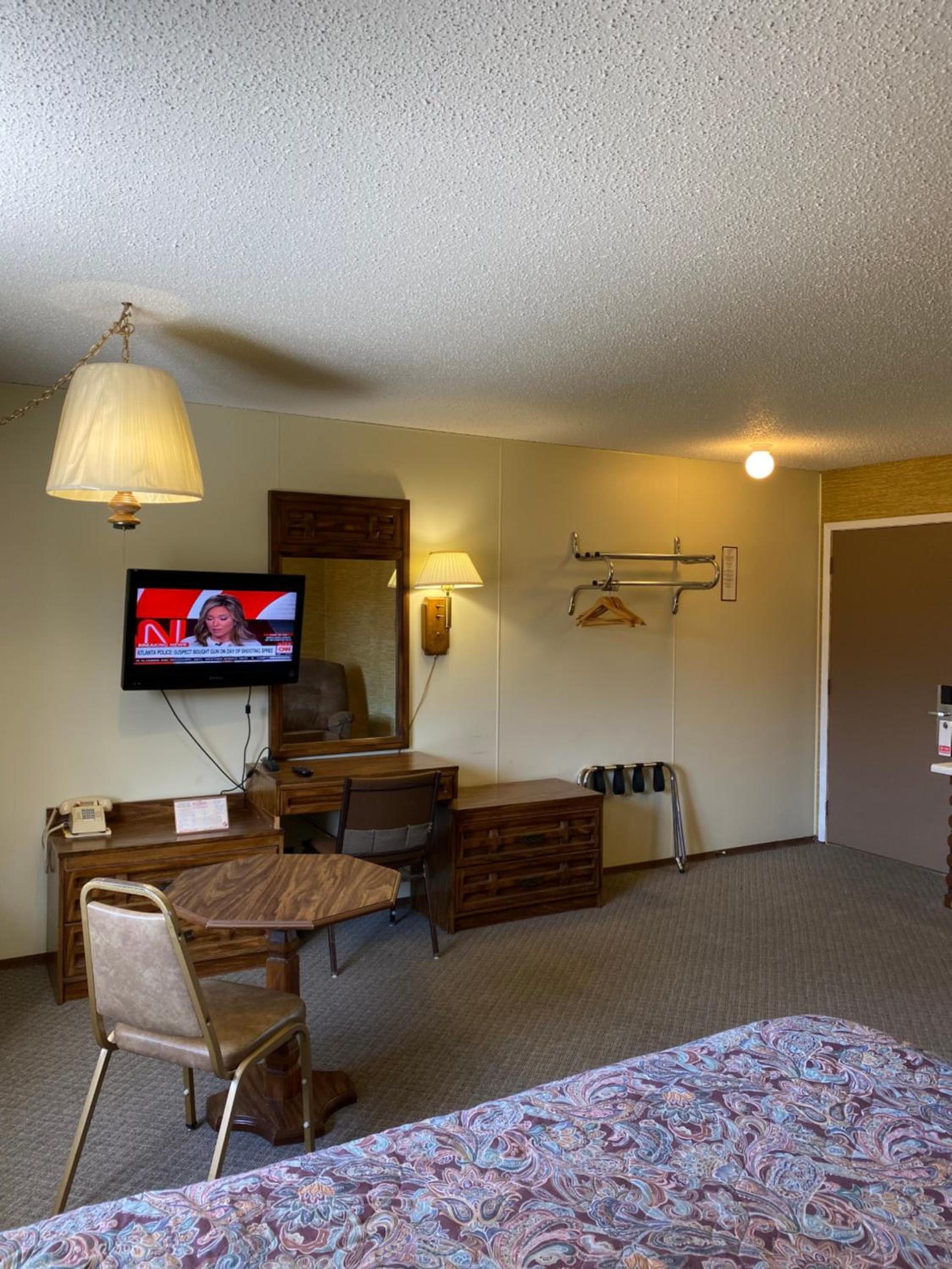 Burr Oak Motel photo 57