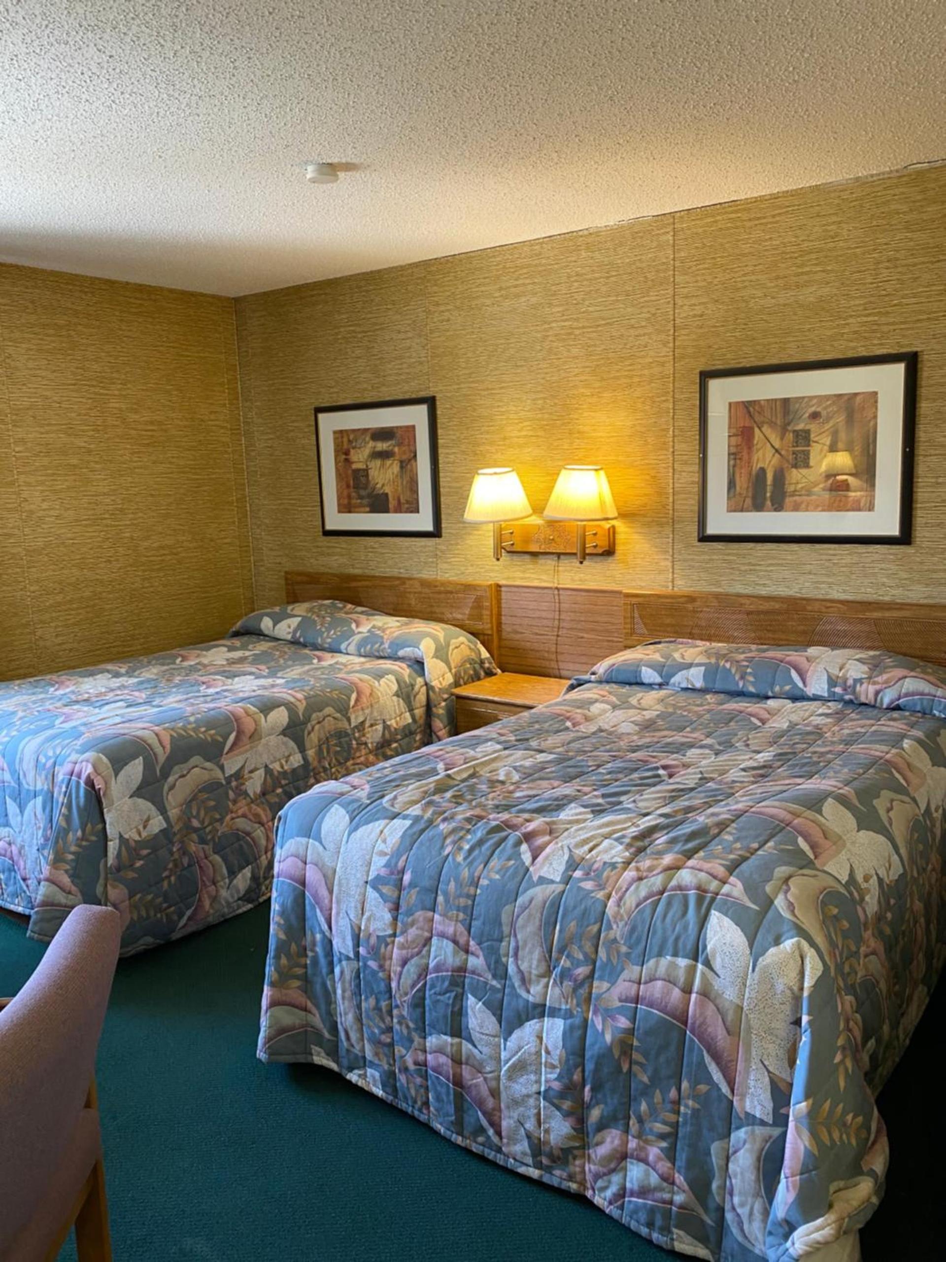 Burr Oak Motel photo 56